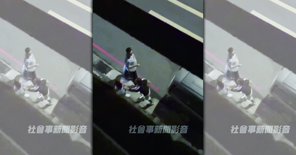 今凌晨侯男在自家一樓與載送他回家的前女友大聲爭執。 (翻攝畫面)