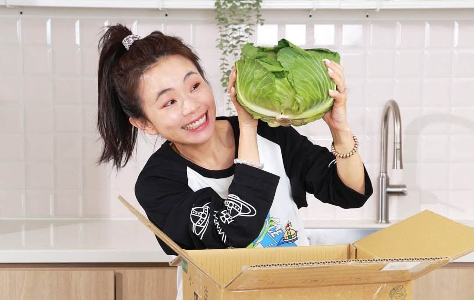 二伯捲抄襲爭議首開高麗菜團購 網酸:韭菜哪下單?