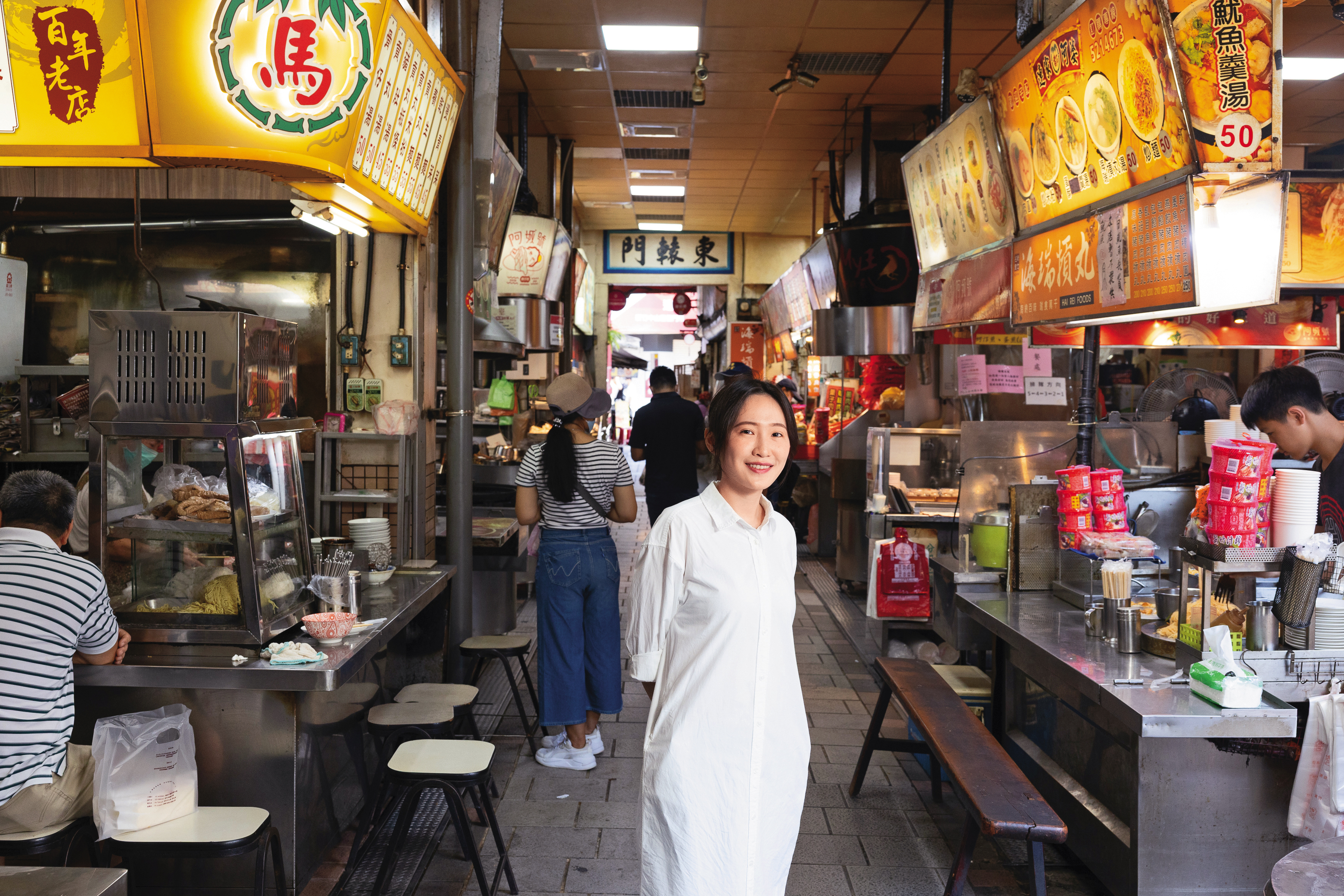 曾擔任新州屋主廚的范僑芯書寫美食，也著迷於傳統巷弄小吃的文化推廣。