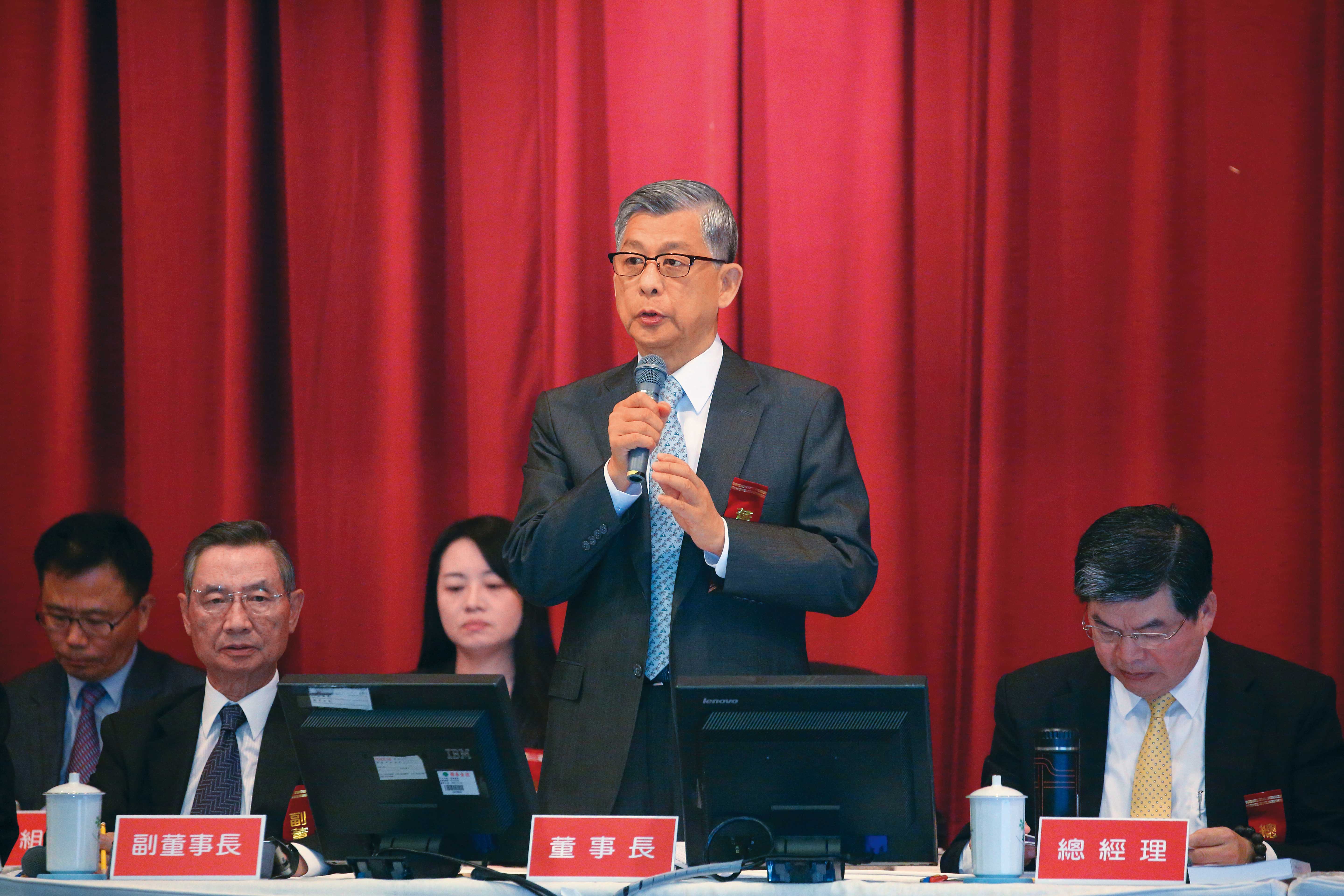 對於國泰金控董座蔡宏圖而言，將資產管理業務視為下階段重要成長引擎，投
信角色是布局重要核心，卻在此時發生基金誤踩投資紅線烏龍。
