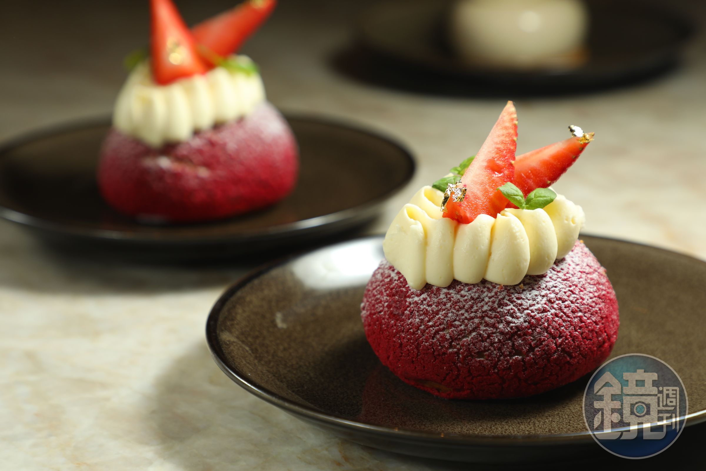 「Strawberry Pista-Choux」是點綴了草莓、開心果、卡士達奶油的泡芙。(19澳幣/份,約NT$422)