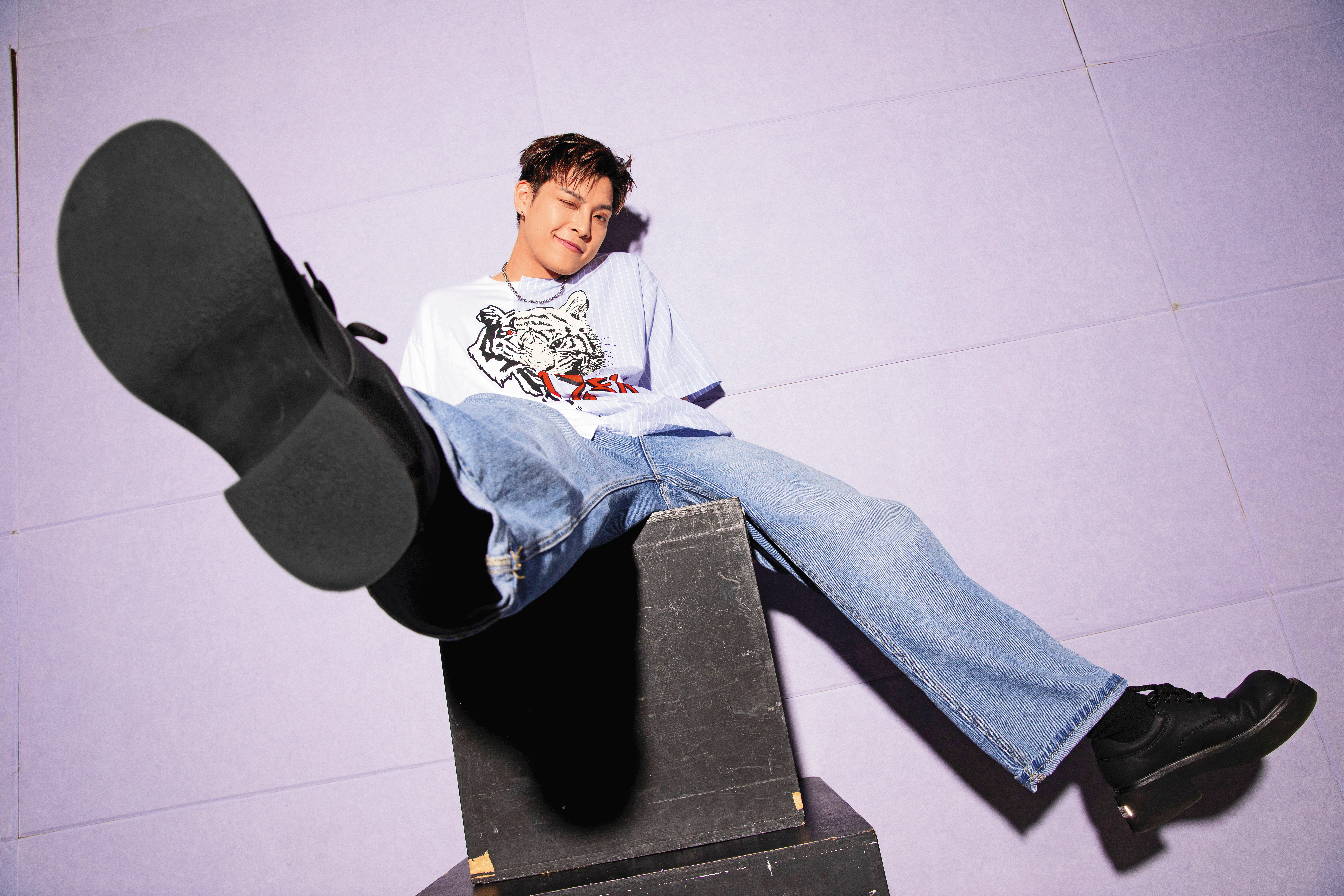 洪暐在劇組實習時，就渴望當演員，如今終於在《靈魂約定》中飾演主要角色。