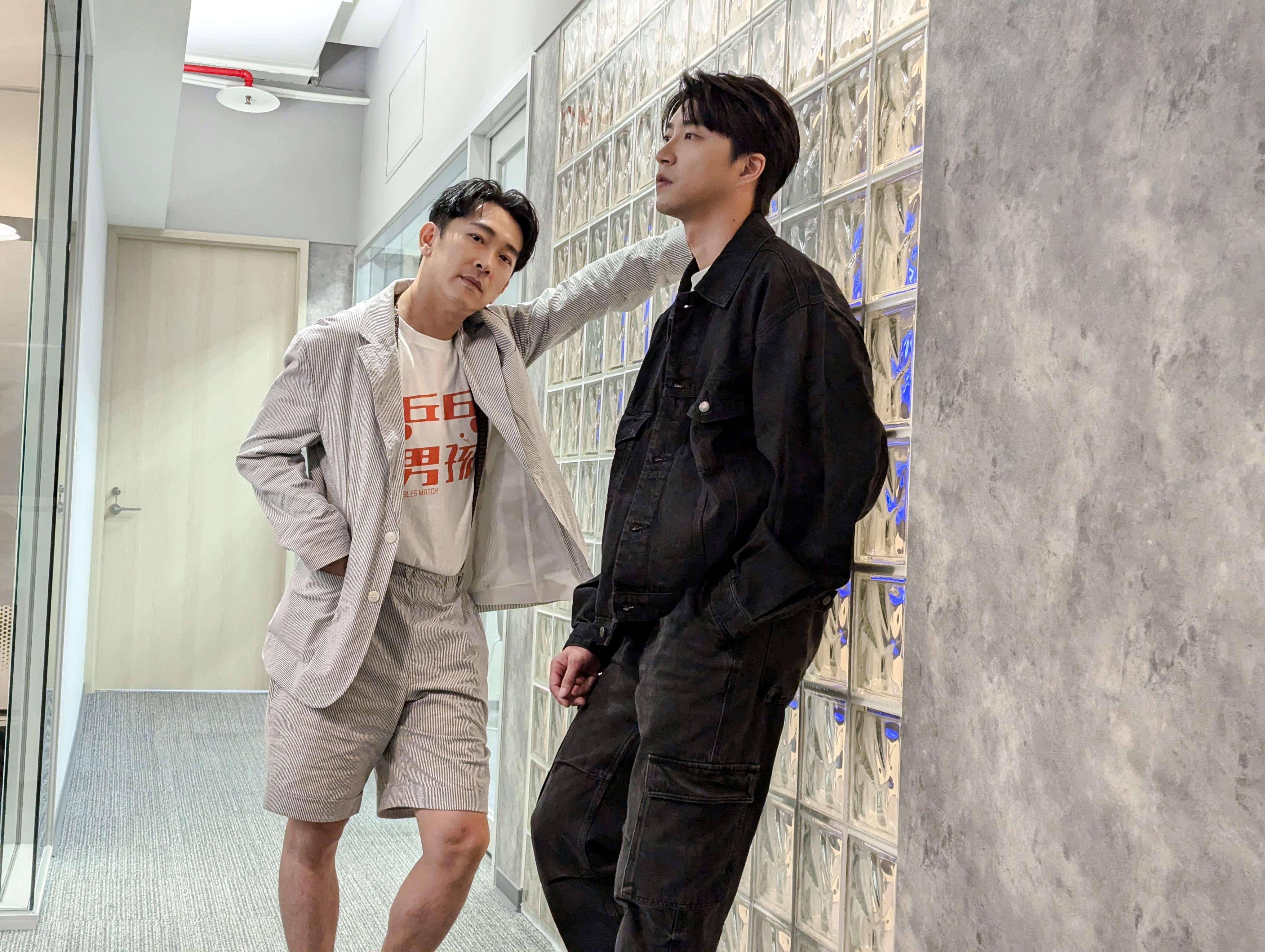 施名帥與江宏傑在片中都扮演教練，球員出身的江宏傑需上表演課，而施名帥則要特訓桌球，擺出最唬人的架式。