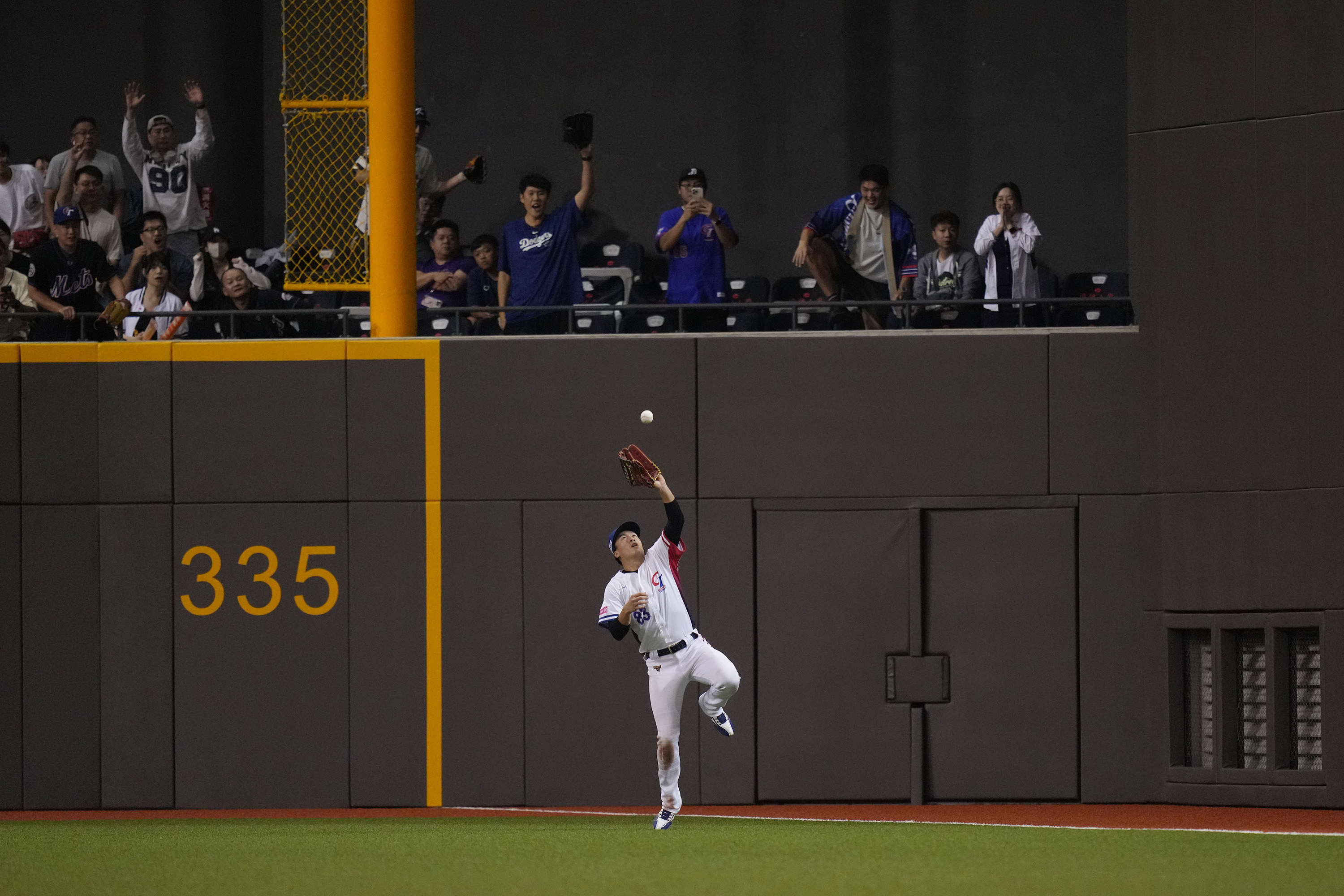 林立昨在台韓大戰中接到韓國羅承燁的「全壘打」球，賽後他也還原當下情況。（中華棒協提供）