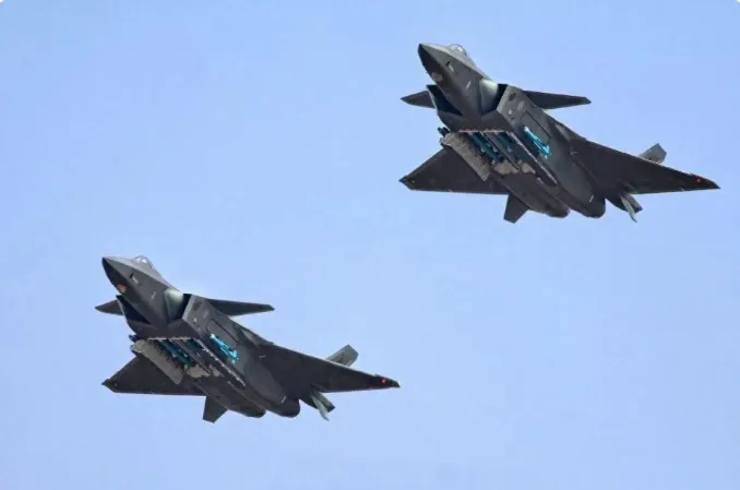 國防部統計，過去1週，累積有中共軍機121架次、共艦49艘次及公務船7艘次在台海周邊活動。（翻攝自海事先鋒）