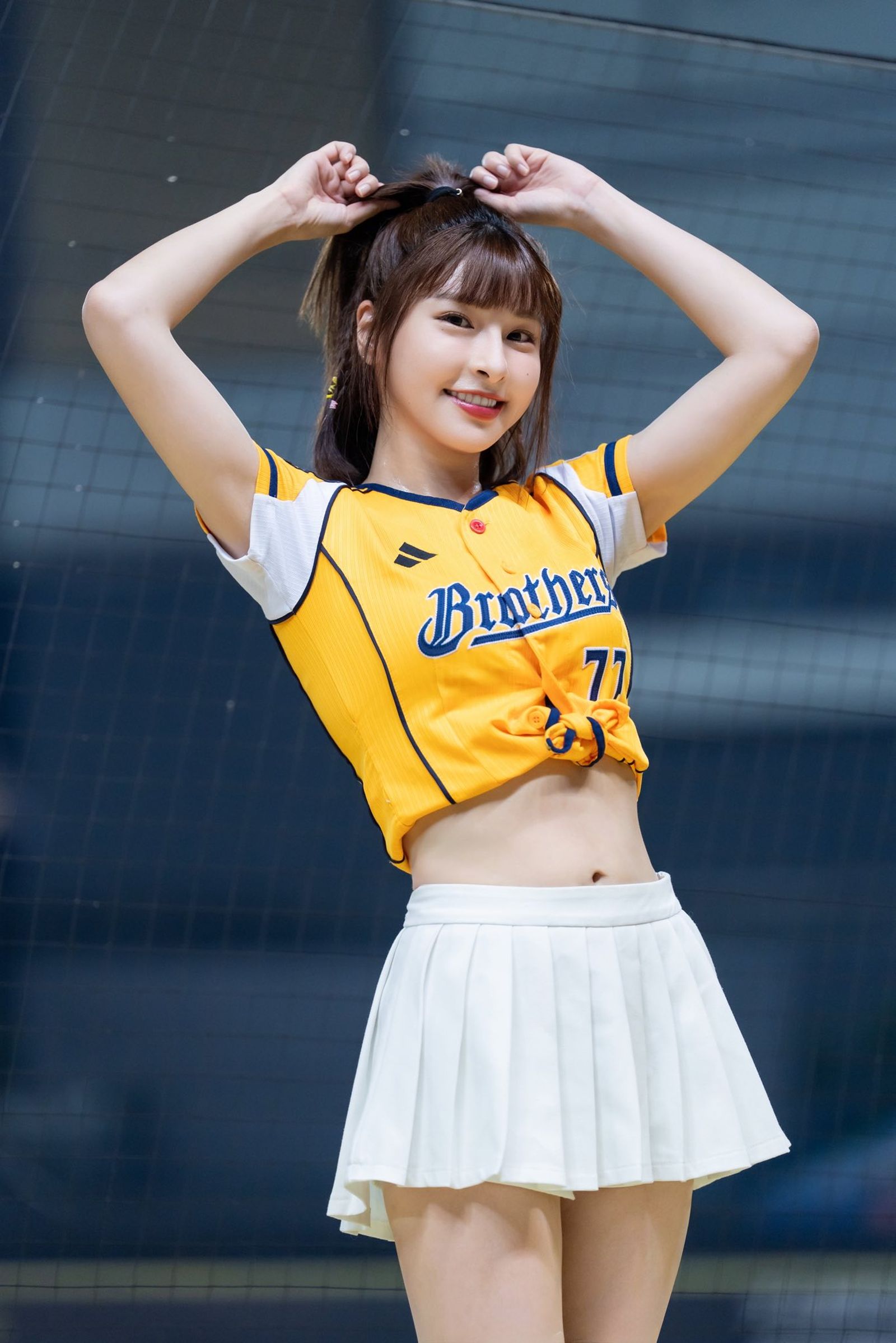 峮峮5分鐘賣出5千本寫真紀錄，連日本人都嚇到。（翻攝自峮峮臉書）