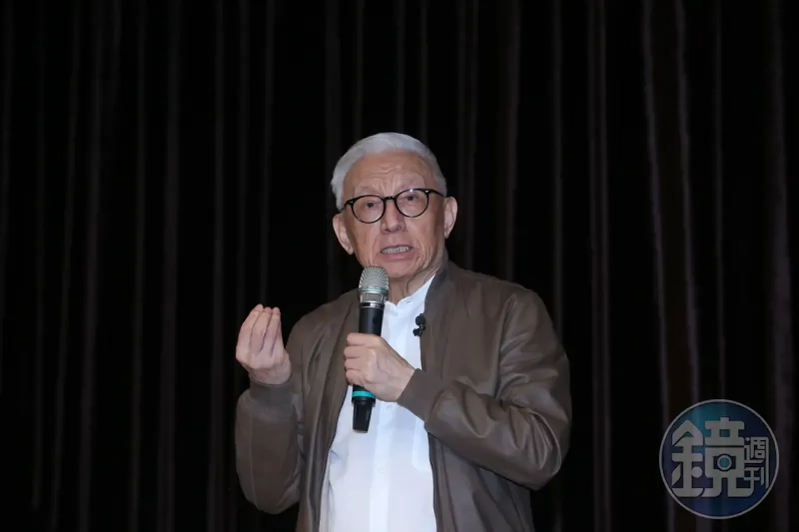 曹興誠認為，美國總統川普說台灣偷了美國的半導體技術，絕非事實，行政院應公開澄清。