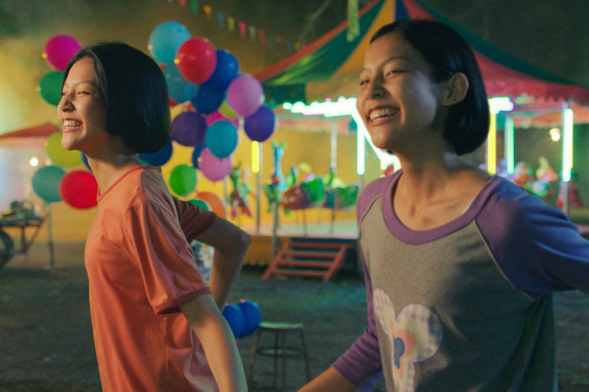 18歲電影新星泰蒂婭．吉拉龐恩斯（Thitiya Jirapornsilp）在《初戀你我他》一人分飾兩角。（高雄電影節提供）