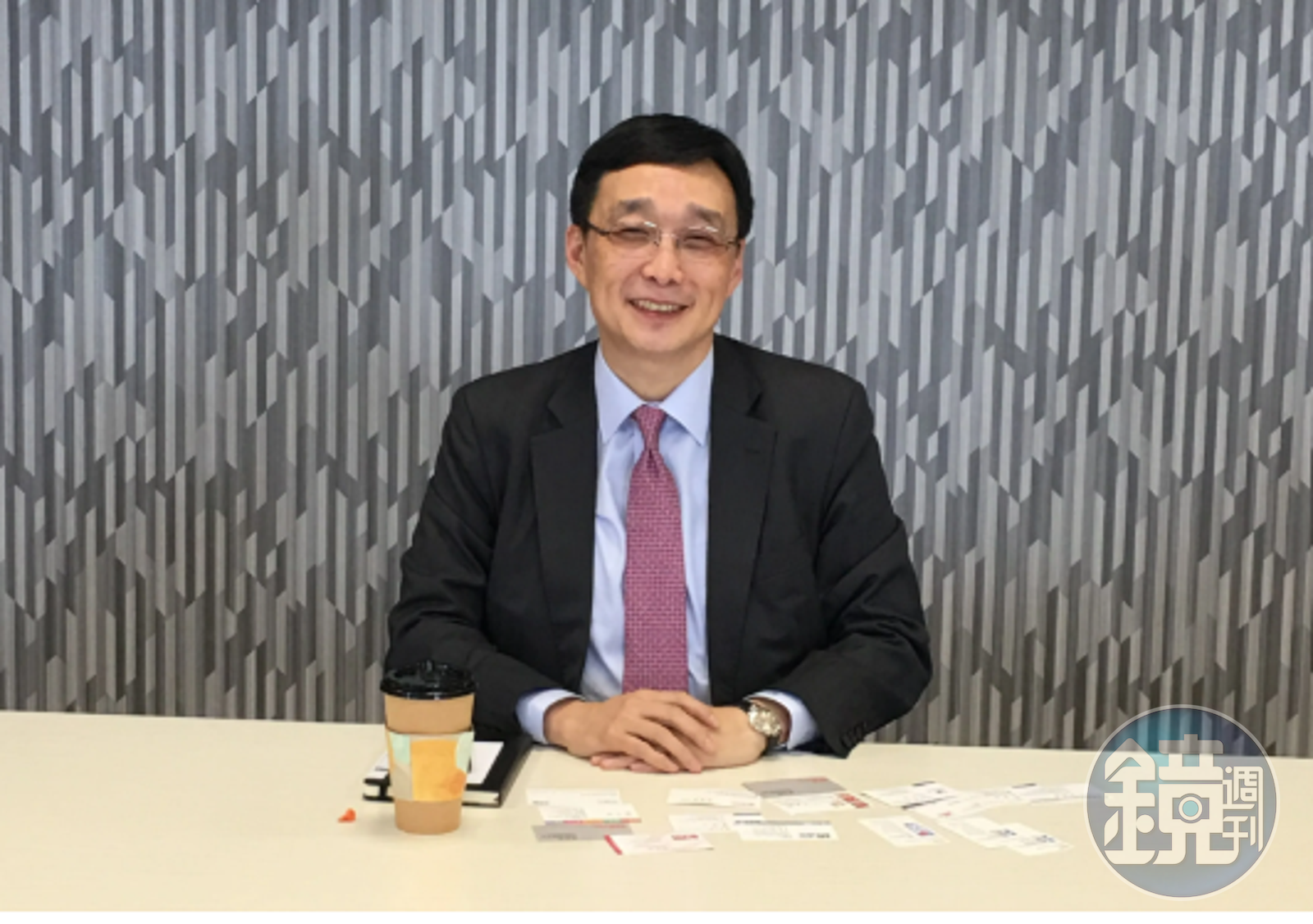 郭明鑑辭任國泰世華銀行董事長與董事，以及財團法人國泰世華銀行文教基金會職務。