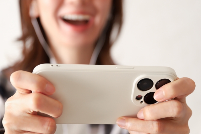 網友分享，現在都會直接開1.5或2倍速，沒辦法用正常速度看影片。（示意圖，photoAC）