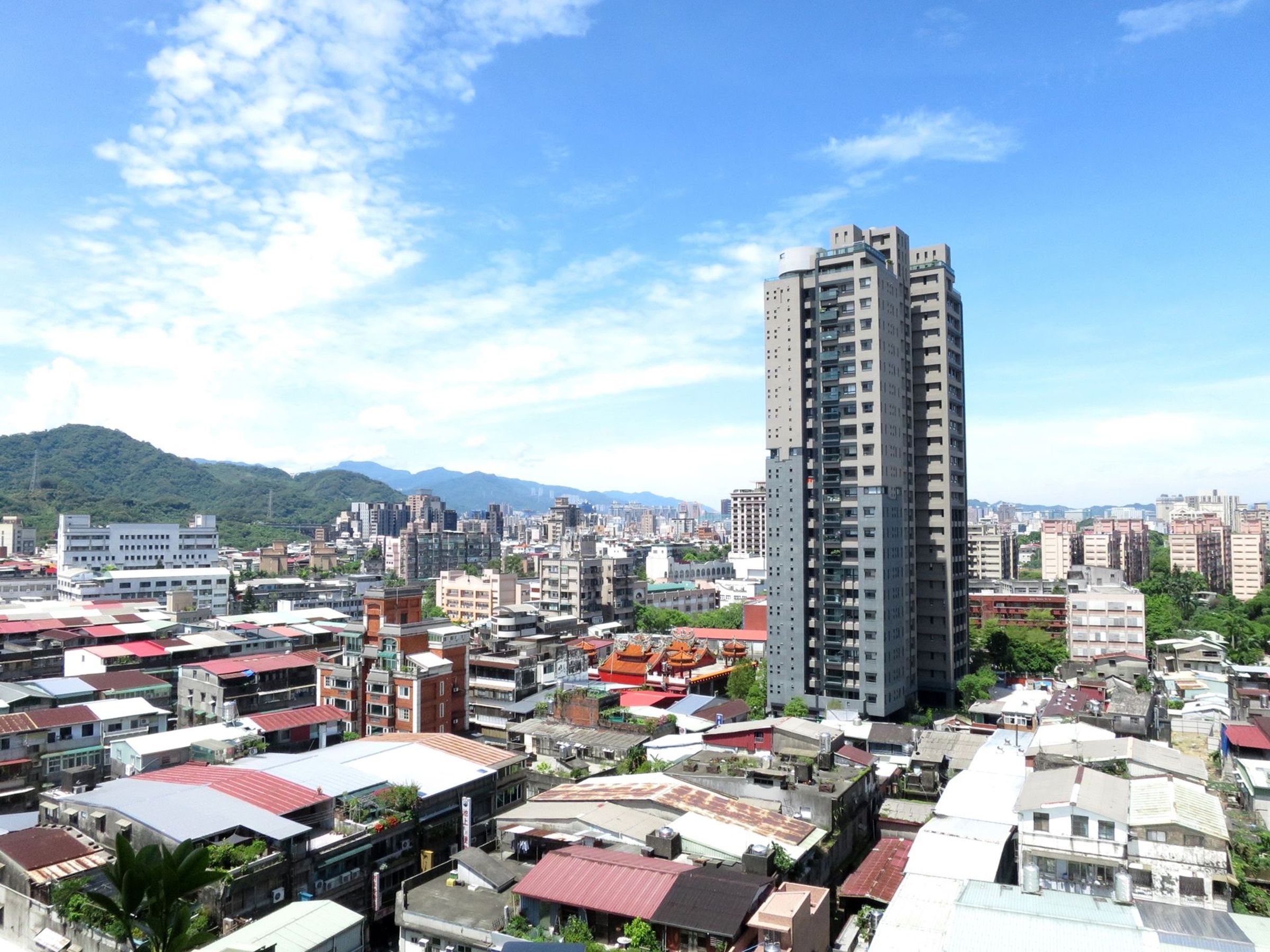政大永慶雙北公寓房價指數顯示，台北公寓2025Q3指數年跌10%以上，指數數據已回落至2021年水準。（房市示意圖）