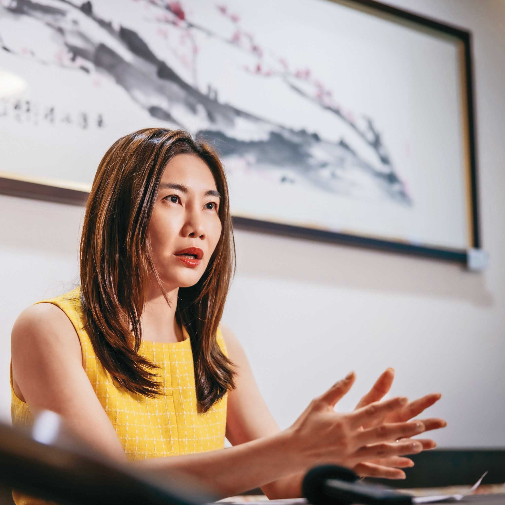 法律學者陳玉潔示警,沈伯洋可能是台灣人被中共以「台獨頑固分子」發布通緝、定罪第一案,呼籲政府明確定義跨國鎮壓、加以反制。(翻攝中央研究院法律學研究所臉書)