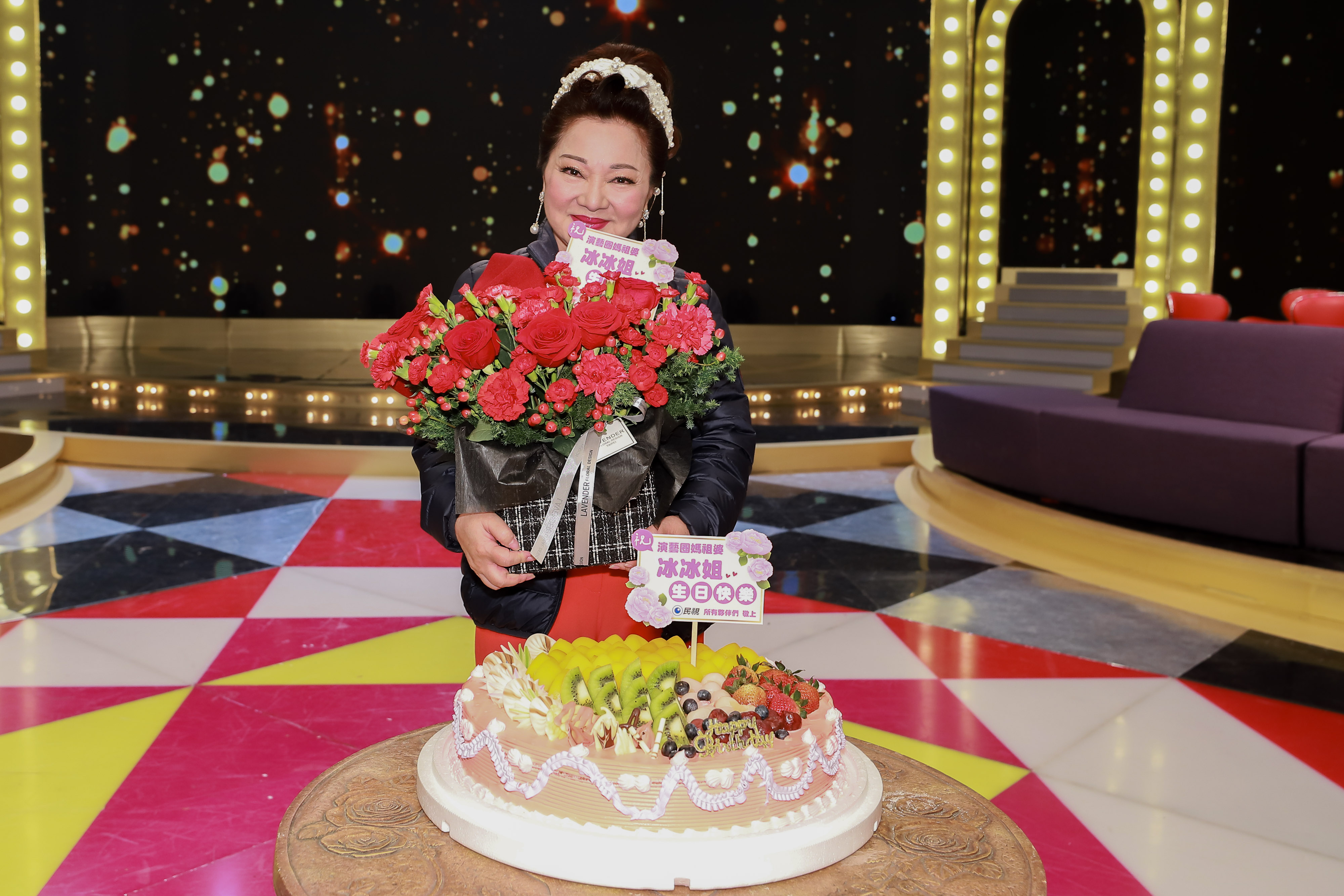 白冰冰攝影棚提前慶生。（民視提供）