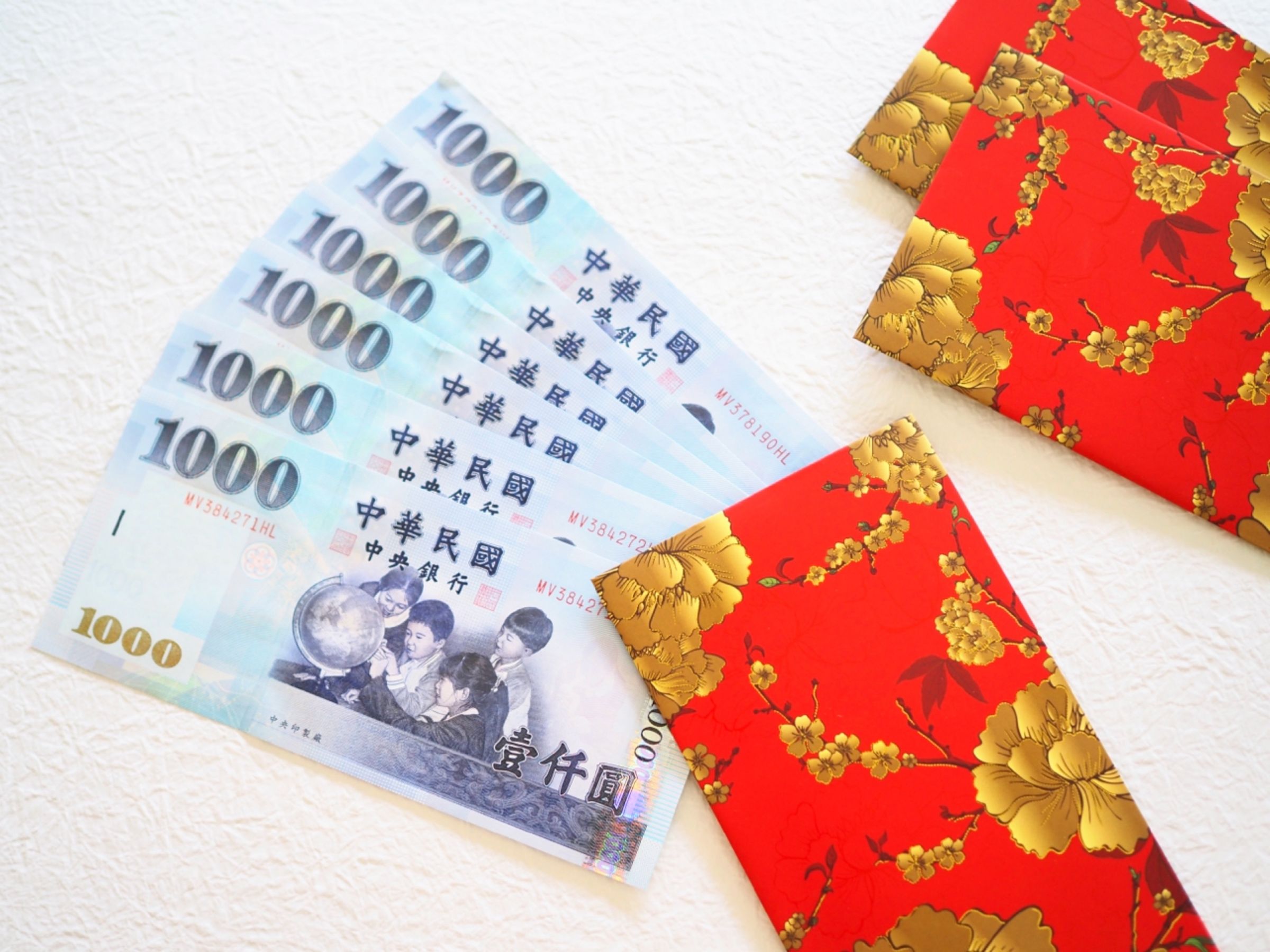 網友某年農曆新年,包了1萬2元給長輩卻遭酸「當我乞丐嗎」,隔年開始只包1200元。(示意圖,PhotoAC)