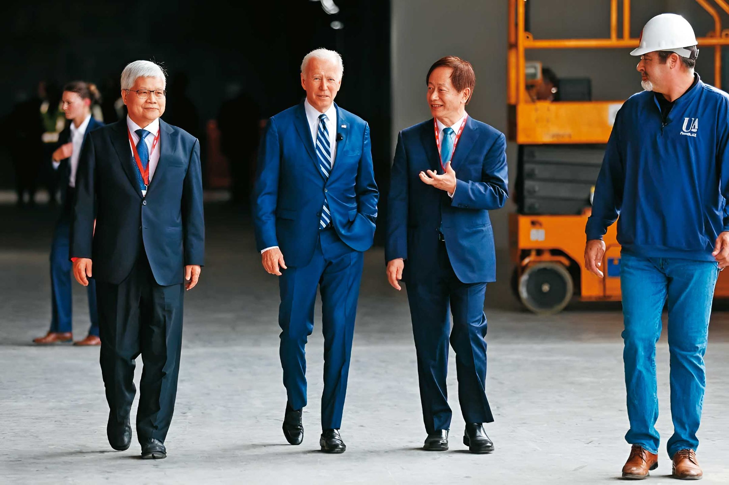 劉德音(右二)任內啟動美國大擴產。圖左二為美國總統拜登。(翻攝美國在台協會AIT臉書)
