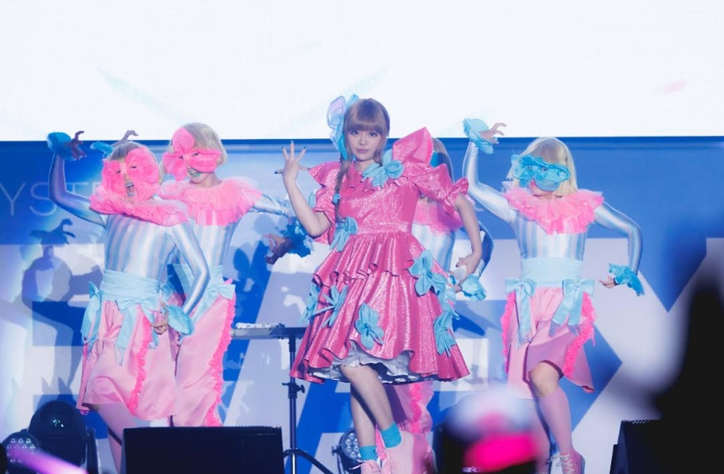卡莉怪妞在音樂祭《ASOBIEXPO 2025》壓軸登場，這也是她產後復出的表演。（ASOBI SYSTEM提供）