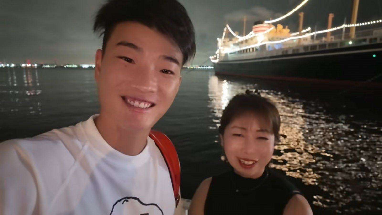 愛上同學媽媽!小鮮肉猛娶「相差21歲美魔女」 她羞喊:只覺得他已經長大了