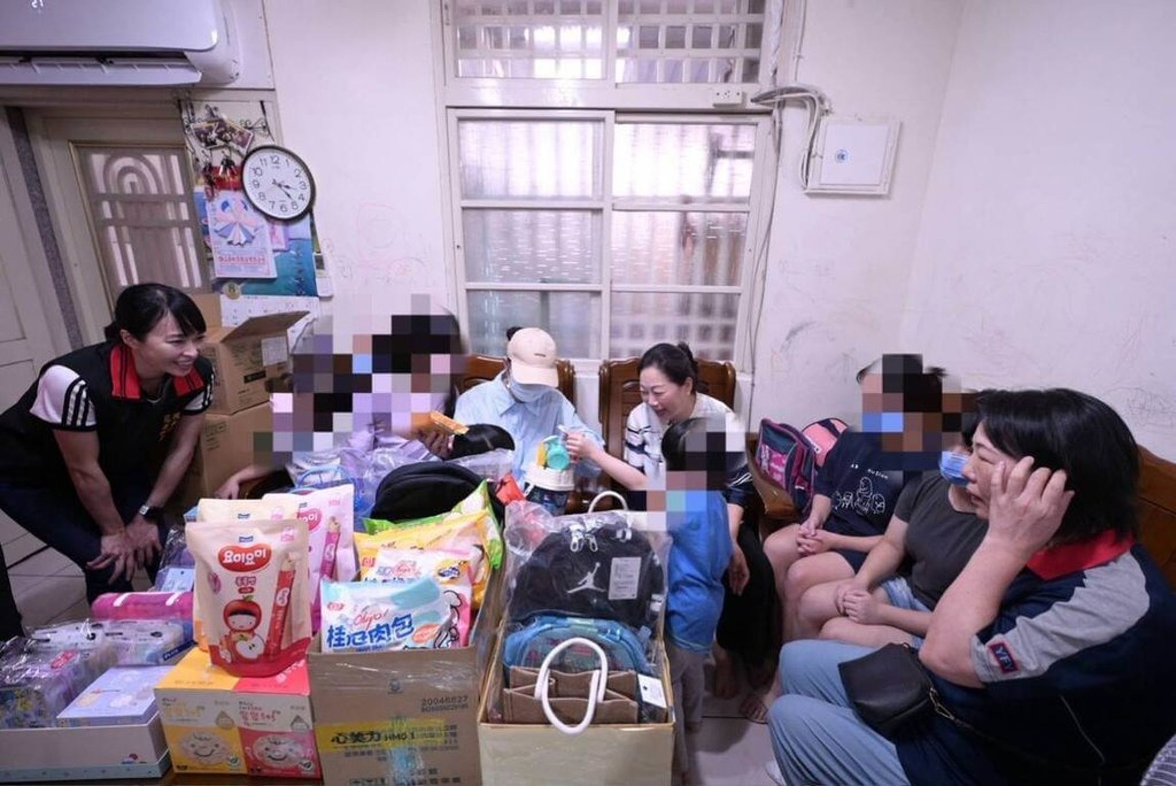 遺孀含淚表示「孩子們都顧得很好」,盼外界的批評的聲浪別再攻擊離世的丈夫。(花蓮縣政府提供)