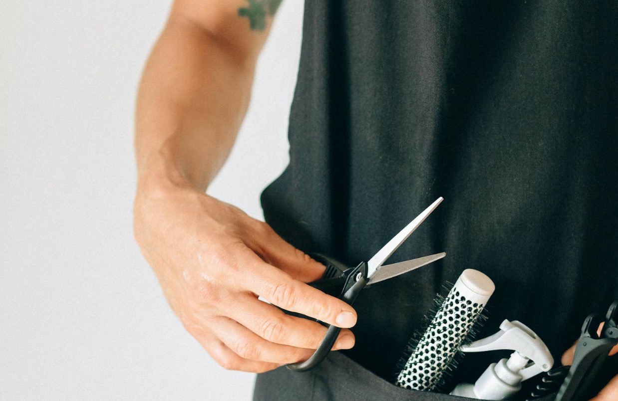 一名髮型師趁男客熟睡進行侵犯，遭對方提告，二審結果出爐。（示意圖，Pixabay）