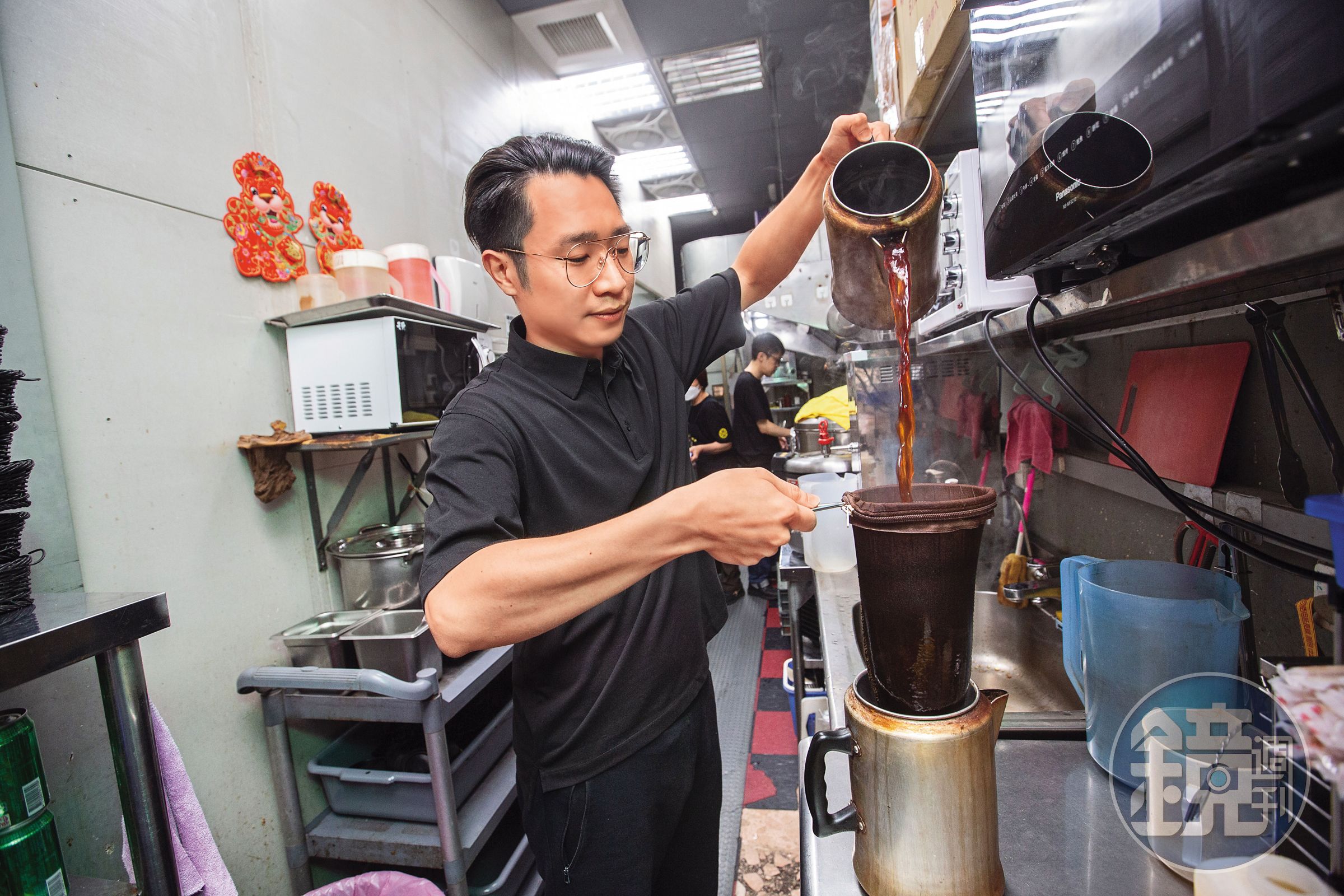 Andy 10年前來台念大學,畢業後選擇留在台灣開了九月茶餐廳。