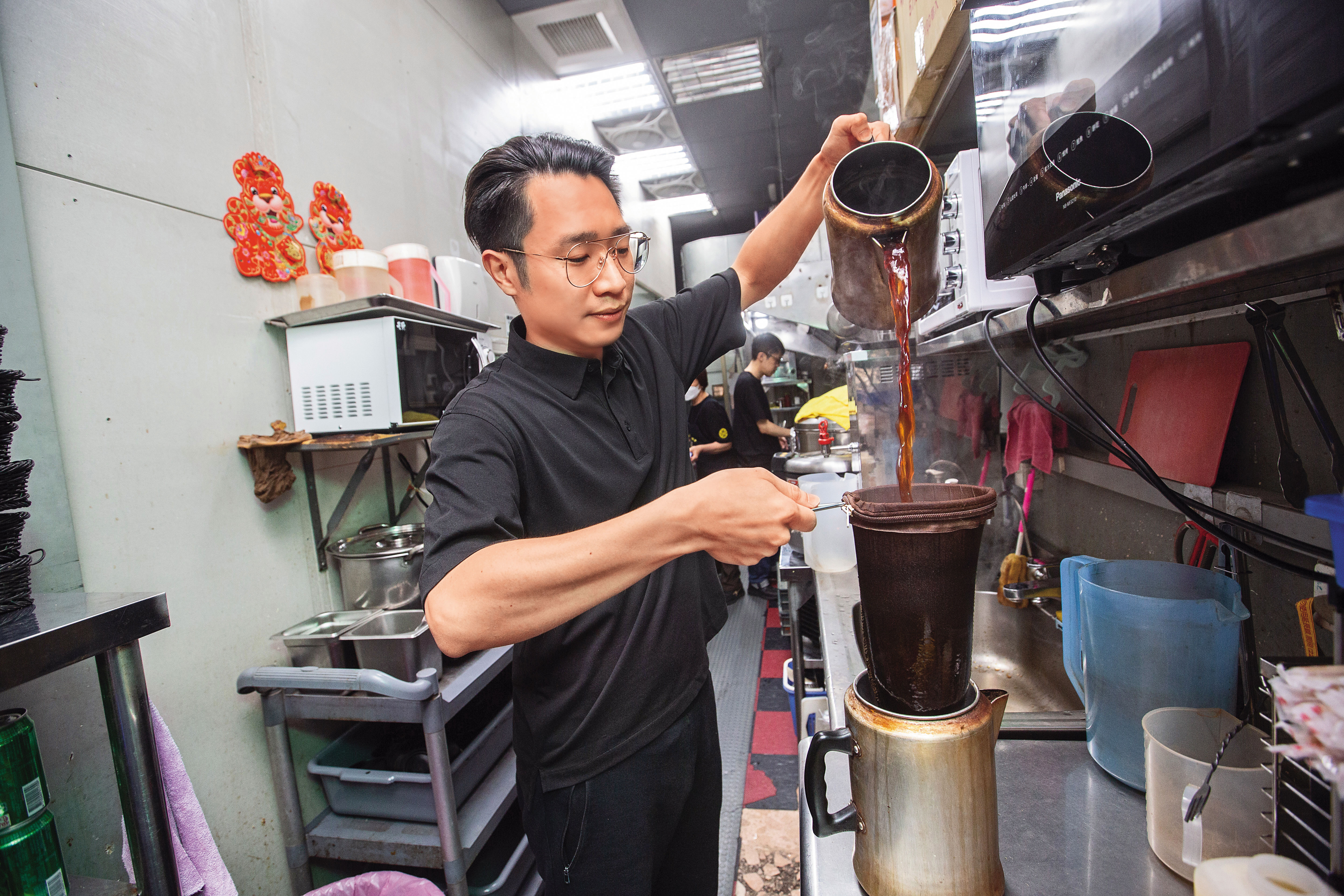Andy 10年前來台念大學，畢業後選擇留在台灣開了九月茶餐廳。