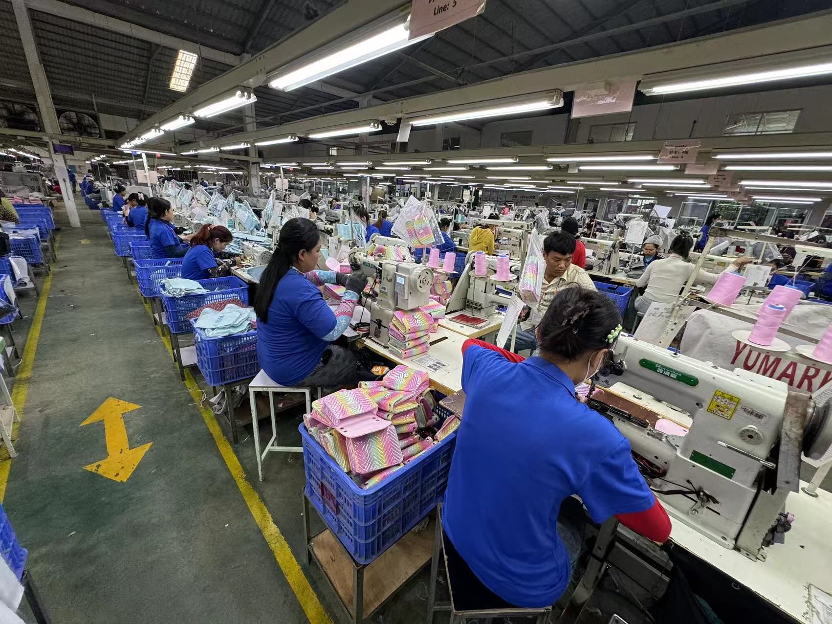 15年前陳明宏買下化妝包工廠,再擴充至背包、登山包等品項。