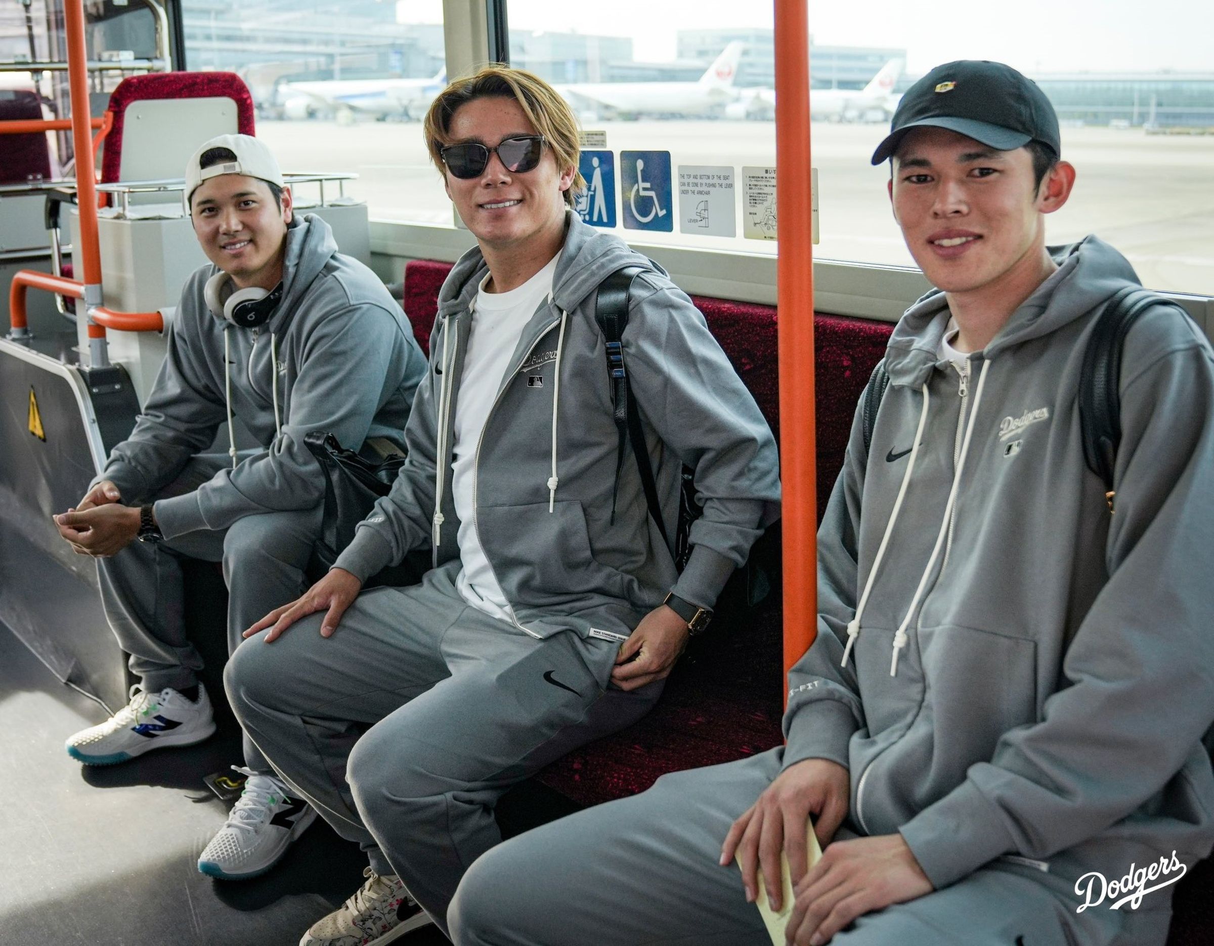 道奇隊日本三巨頭大谷翔平、山本由伸、佐佐木朗希，近日來到東京巨蛋參加MLB海外開幕戰。（翻攝自X）