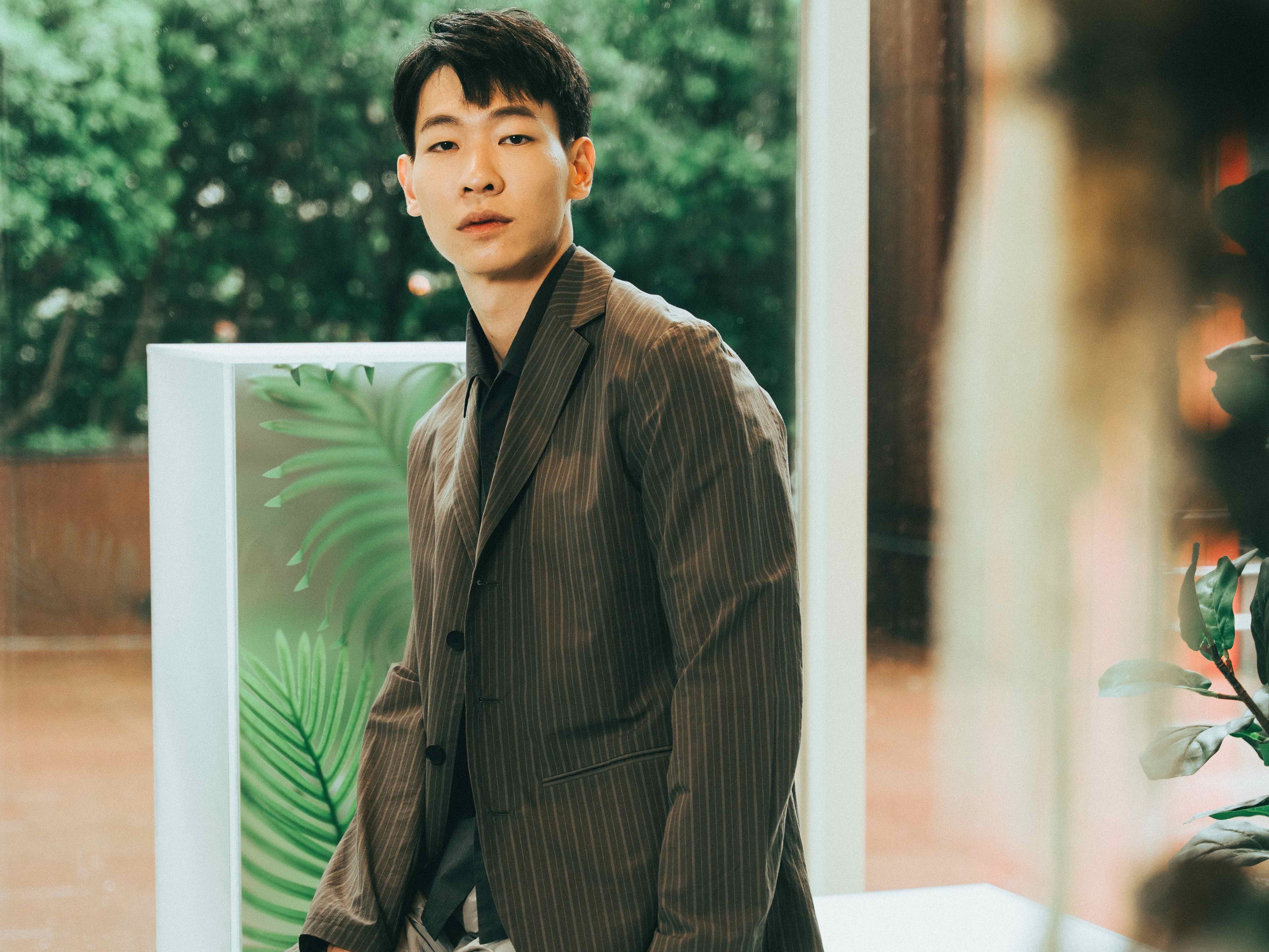 李國強從非科班到非常新人，靠想像力養成演技哲學。（廣達多媒體 提供）