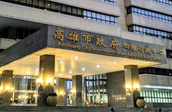 高雄市人事處1名許姓主任遭控職場霸凌，涉嫌長期對下屬爆粗口，甚至嗆「你要多少錢我匯給你」，部屬承受期承受龐大精神壓力，最後提告討公道。（翻攝自Google Maps）