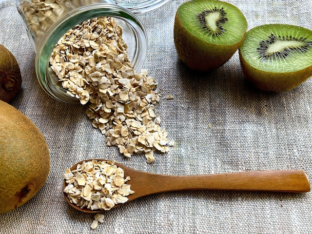 德國一項臨床試驗發現，代謝症候群患者可靠短短48小時內，以燕麥為主食，讓血液中的壞膽固醇出現明顯下降。示意圖。（翻攝自photoAC）