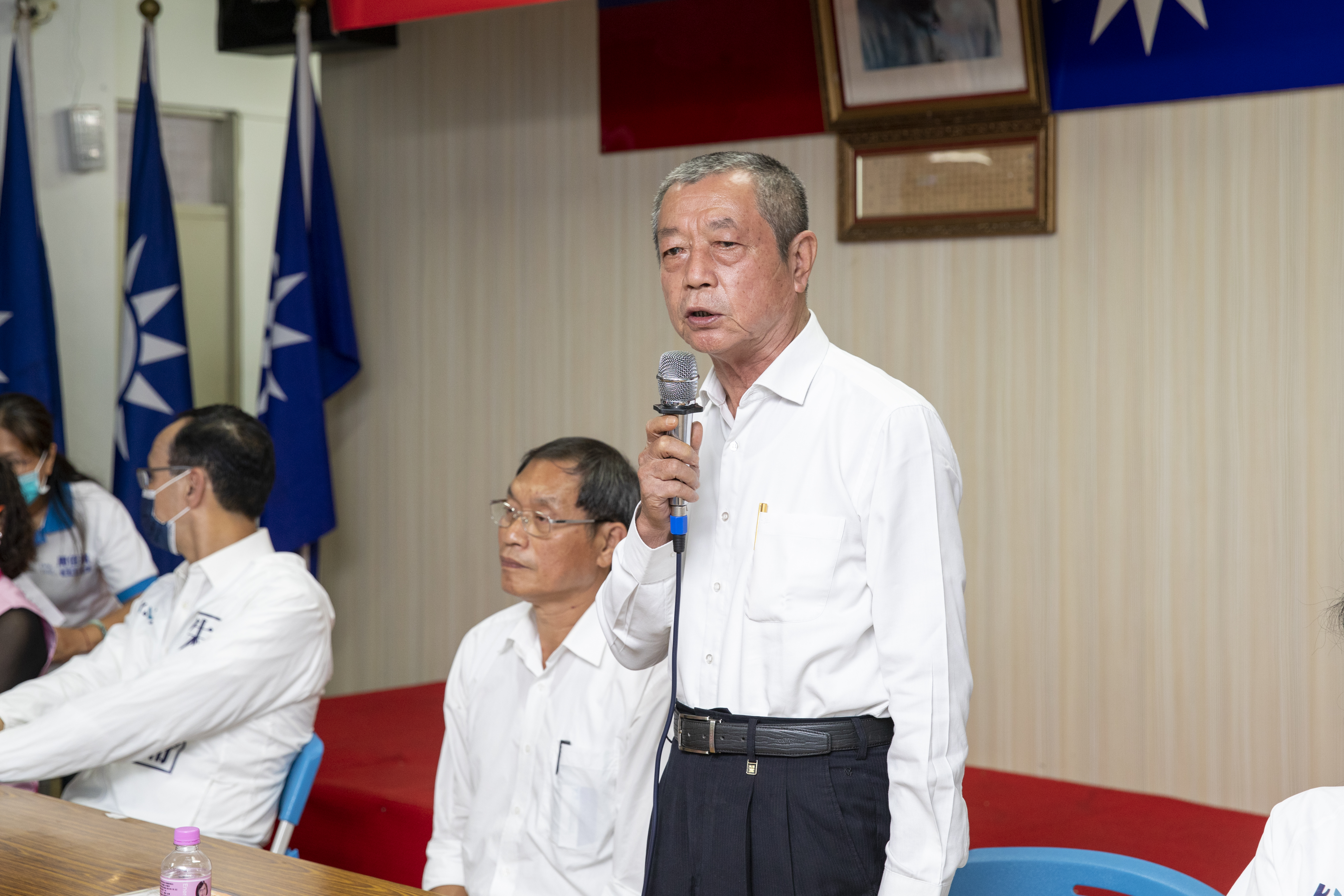 屏東縣議員周典論（見圖）25日清晨住處遭檢調搜索，周及女兒均被帶回約談。（本刊資料照）