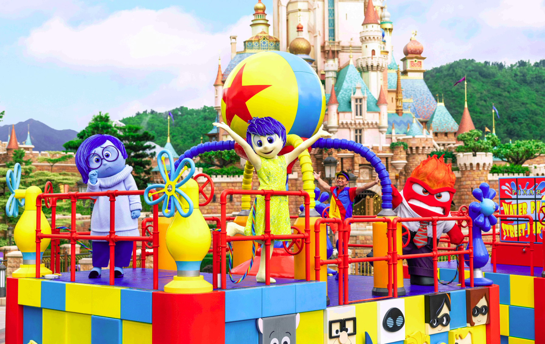 香港迪士尼即日起至9月1日推出一系列「玩轉奇妙暑假」活動。（香港迪士尼樂園提供）