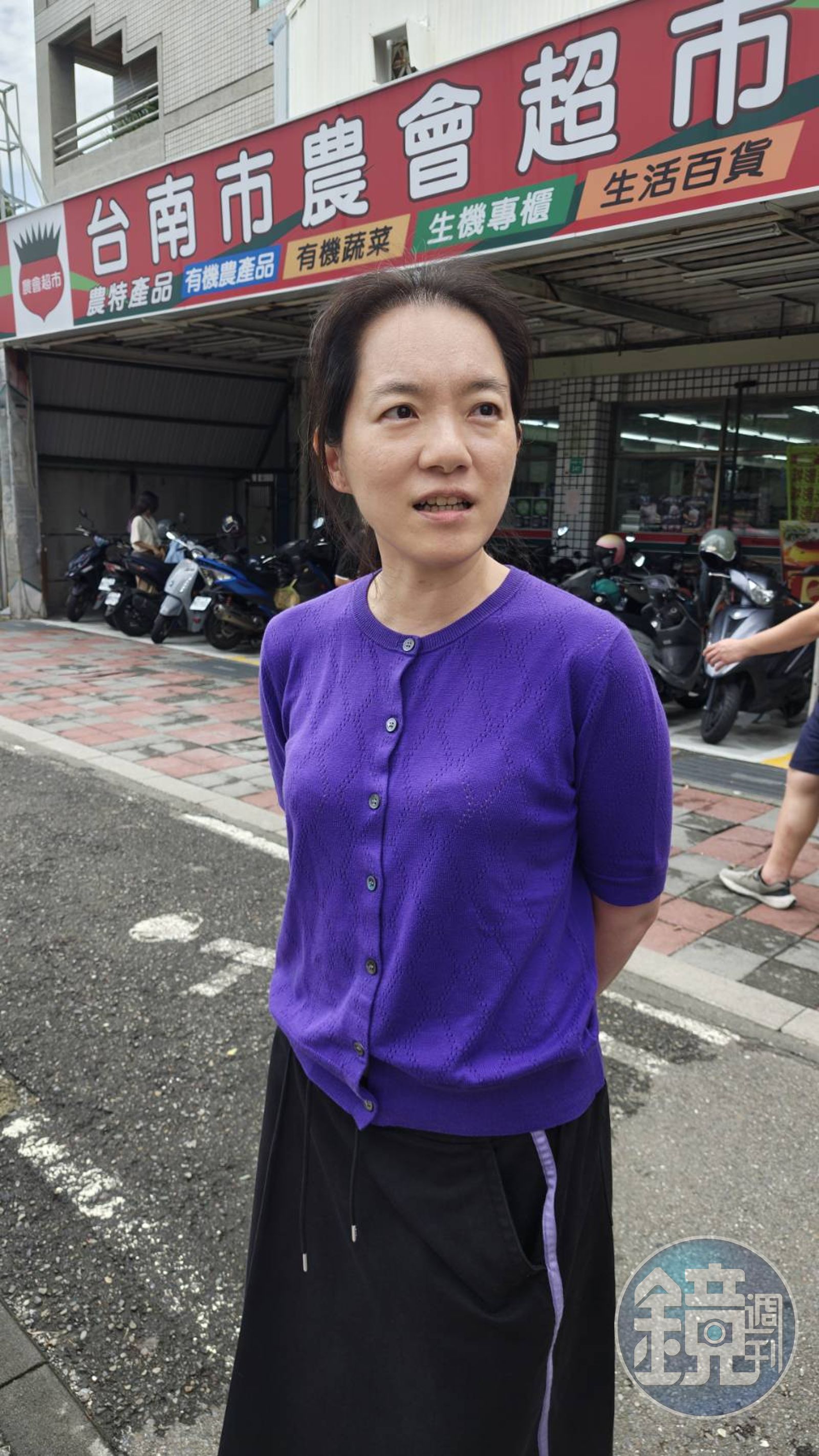 陳幸妤今出門買飯接受訪問,坦承內心已不受影響。(圖/鏡週刊)