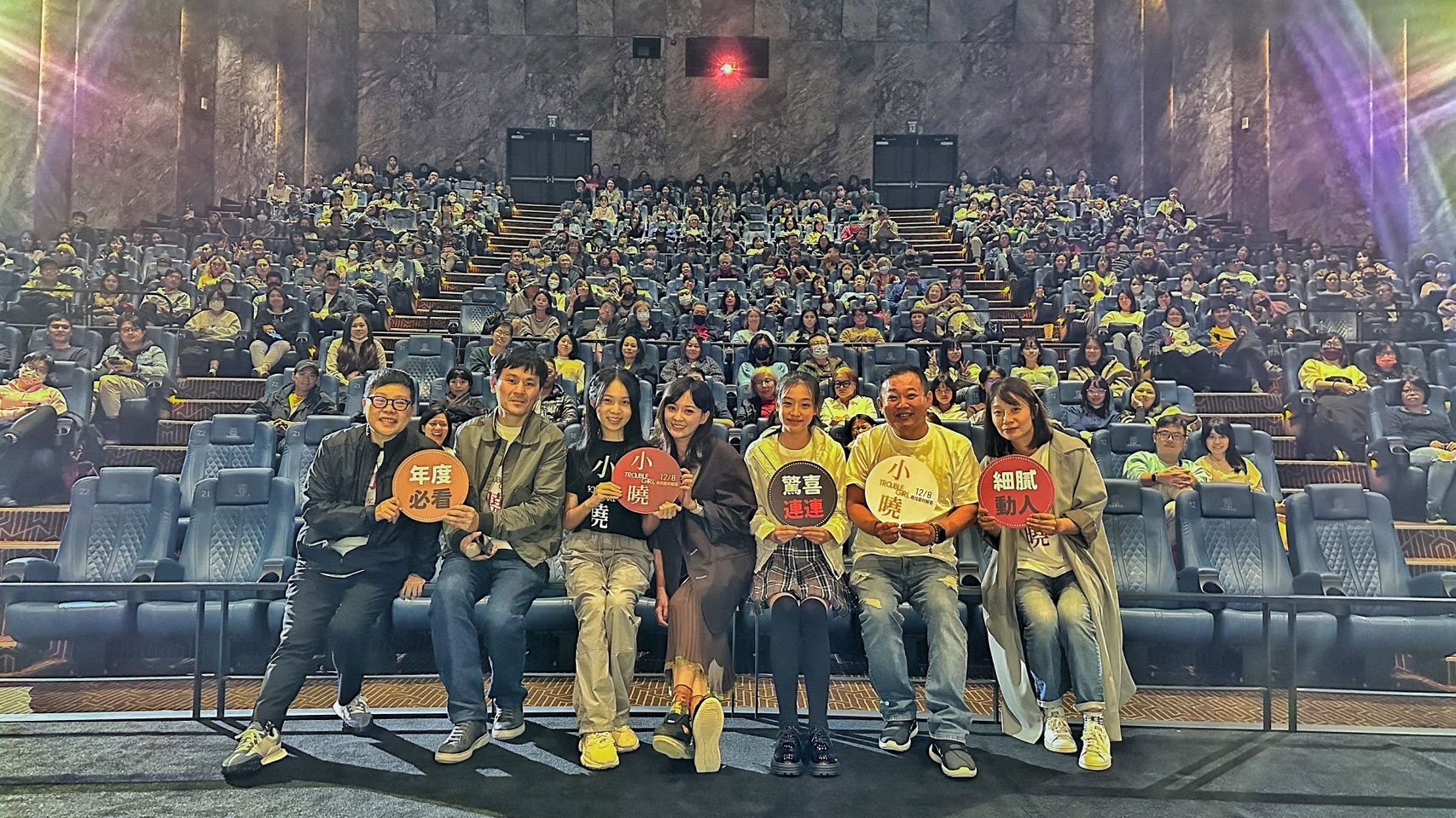 電影《小曉》舉行首映會，監製葉如芬率導演靳家驊、監製王小茵、演員陳意涵、林品彤、鄭志偉與語晴出席。（Catchplay提供）