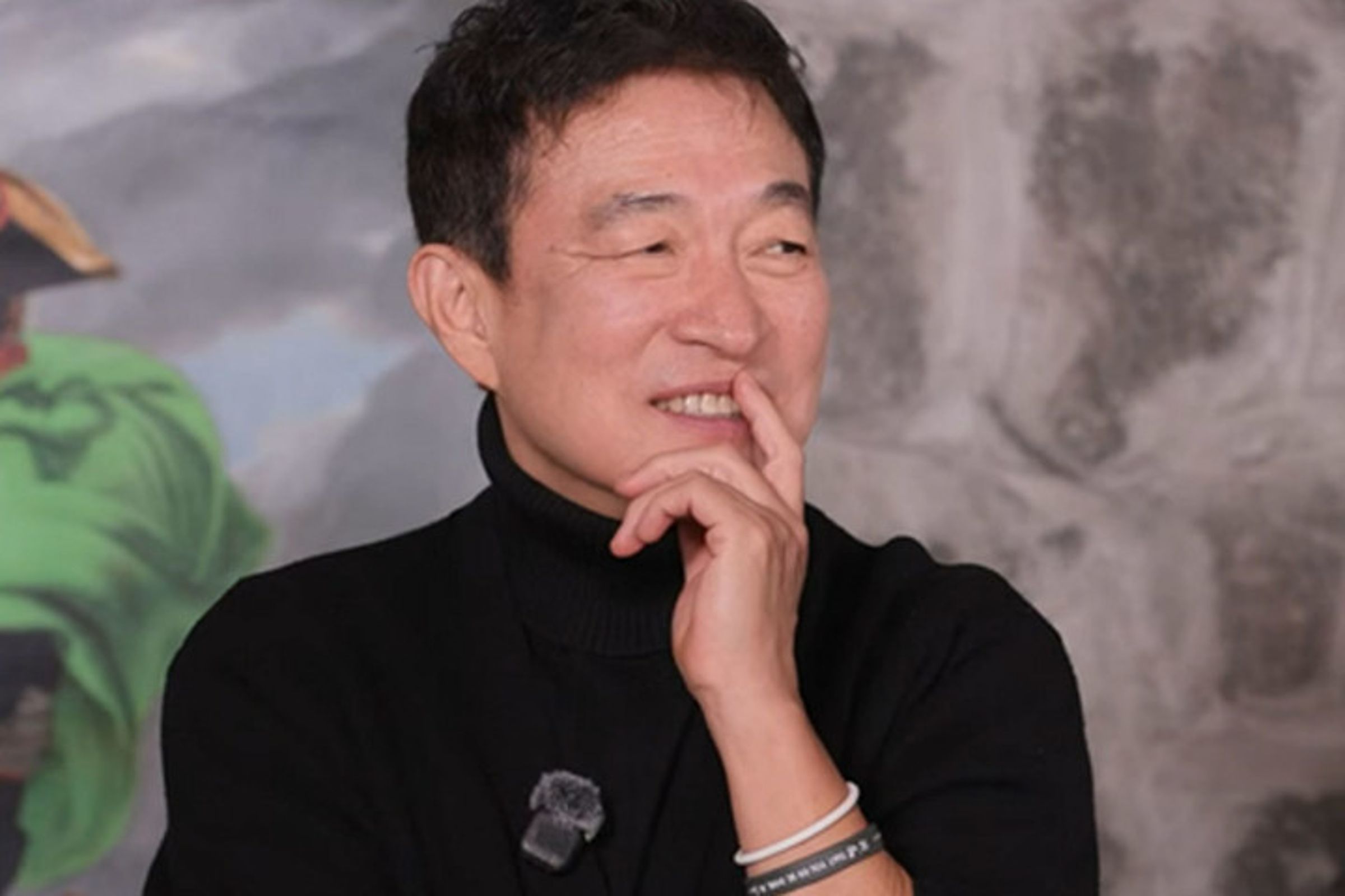 韓國男星李在龍酒駕撞中央分隔島逃逸,車停回家又出門喝酒。(網路圖片)