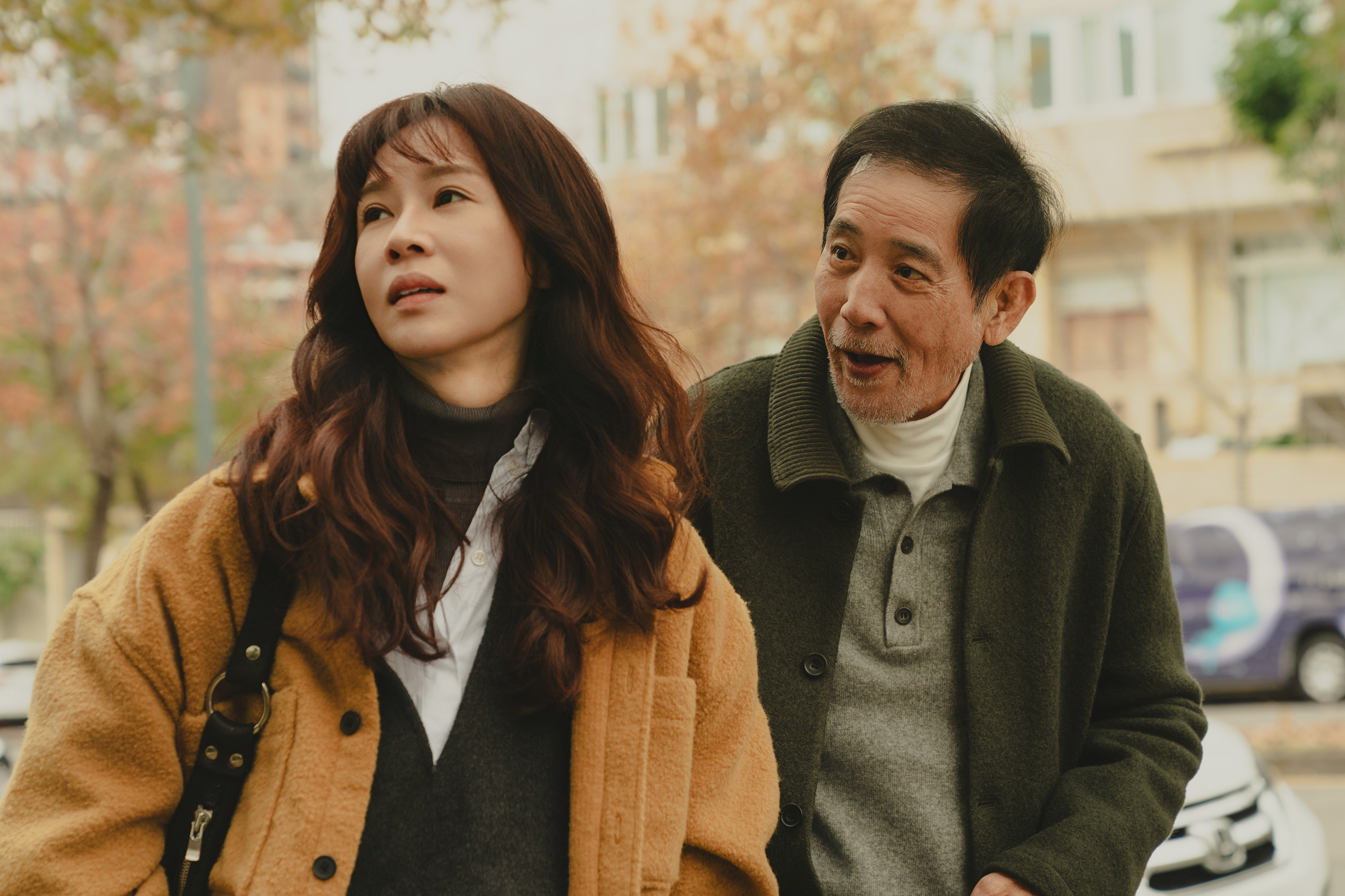《忘了我記得》謝盈萱、秦漢飾演父女。（Netflix提供）