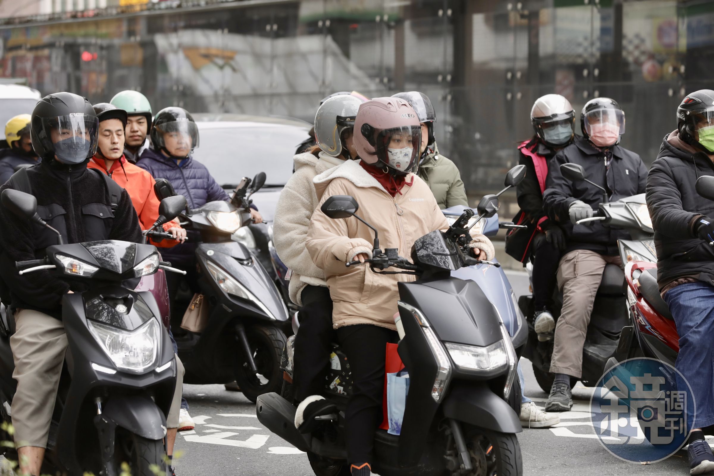 氣象署已針對18縣市發布低溫特報,提醒民眾嚴防10度以下的低溫威脅。