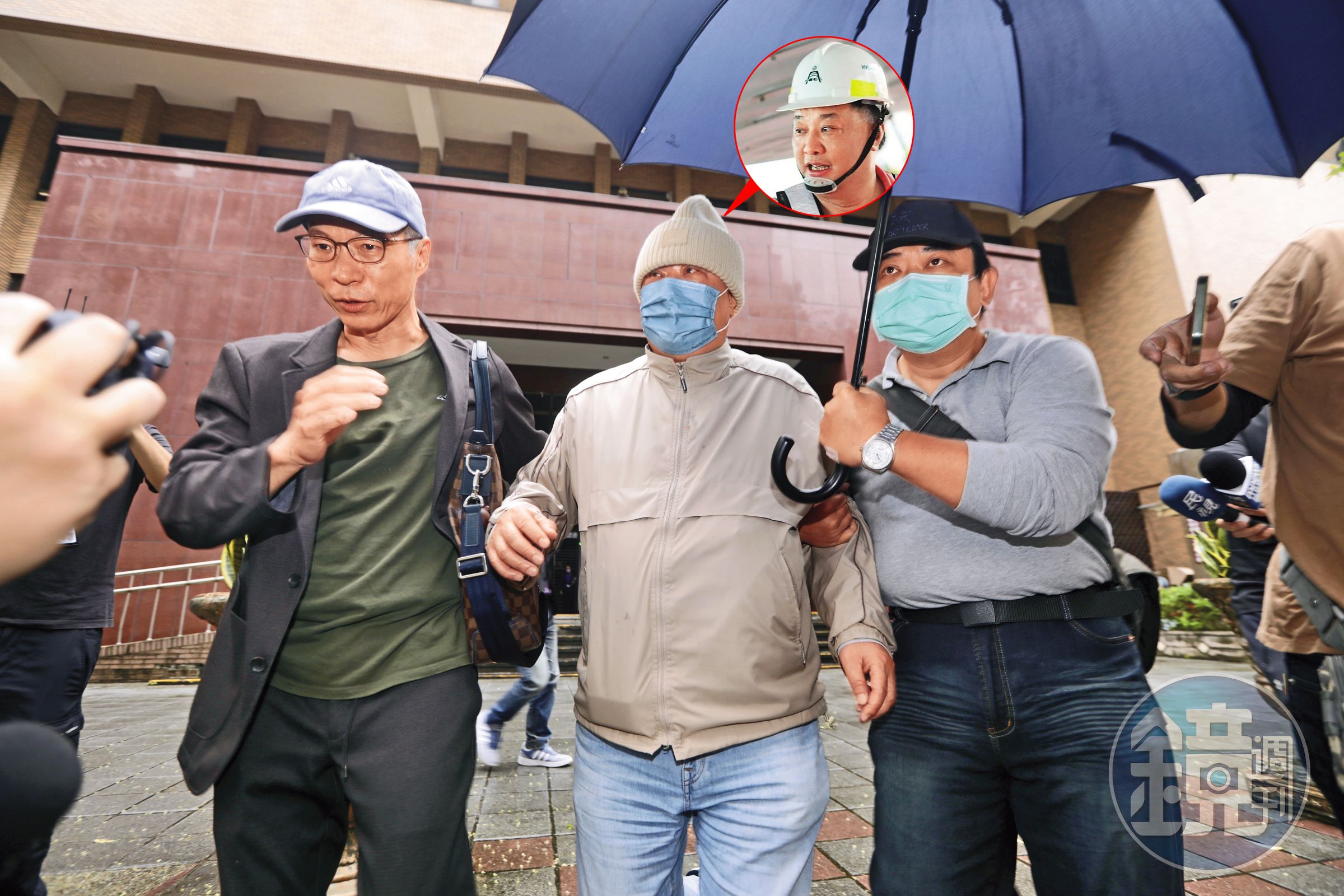 皇昌董座江程金(中)在去年台北地檢署偵辦柯文哲弊案時,曾被傳喚出庭。