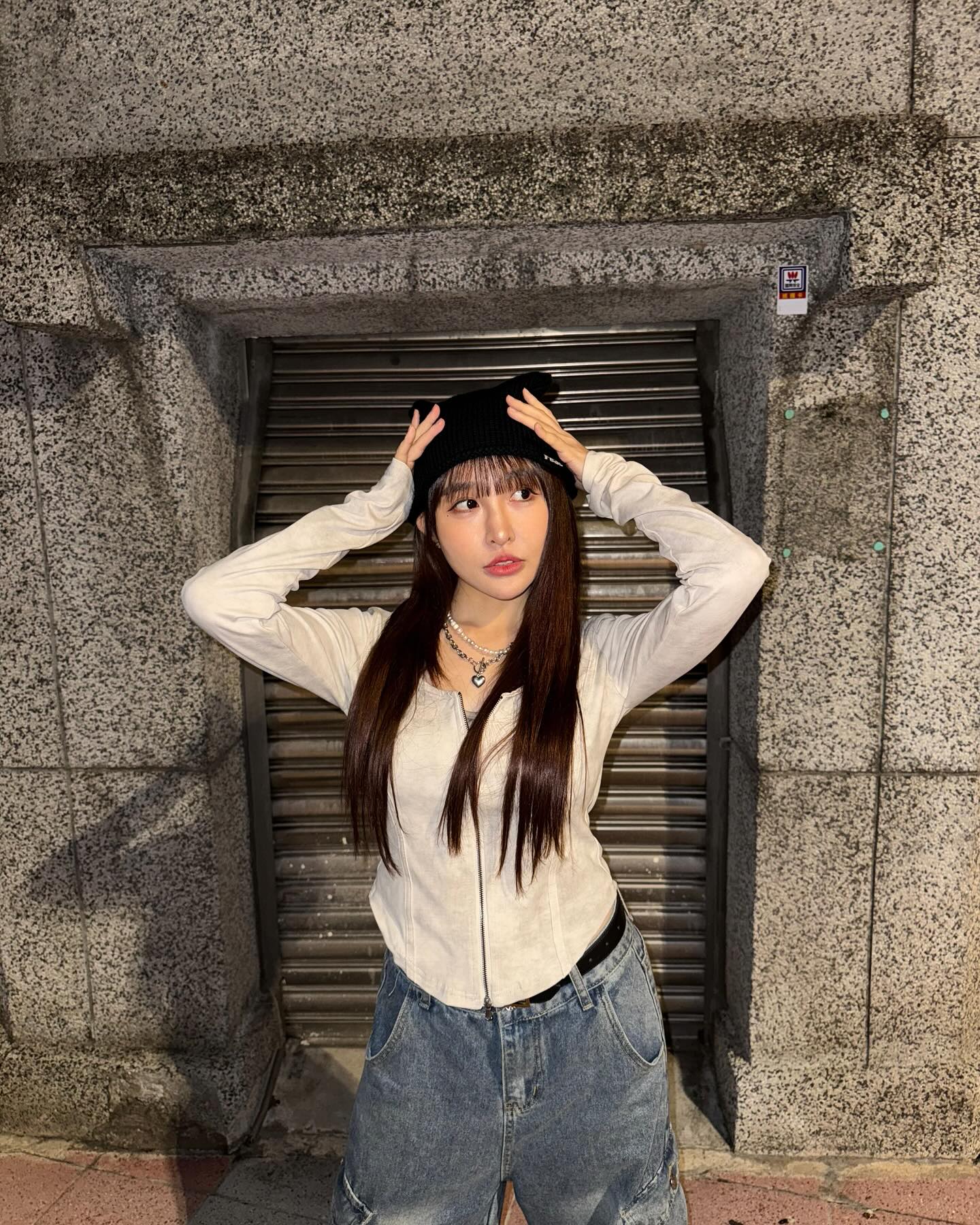 張若凡繼日前爆出向銀行借錢後，再度爆出她也向女粉絲借錢。（翻攝自張若凡臉書）