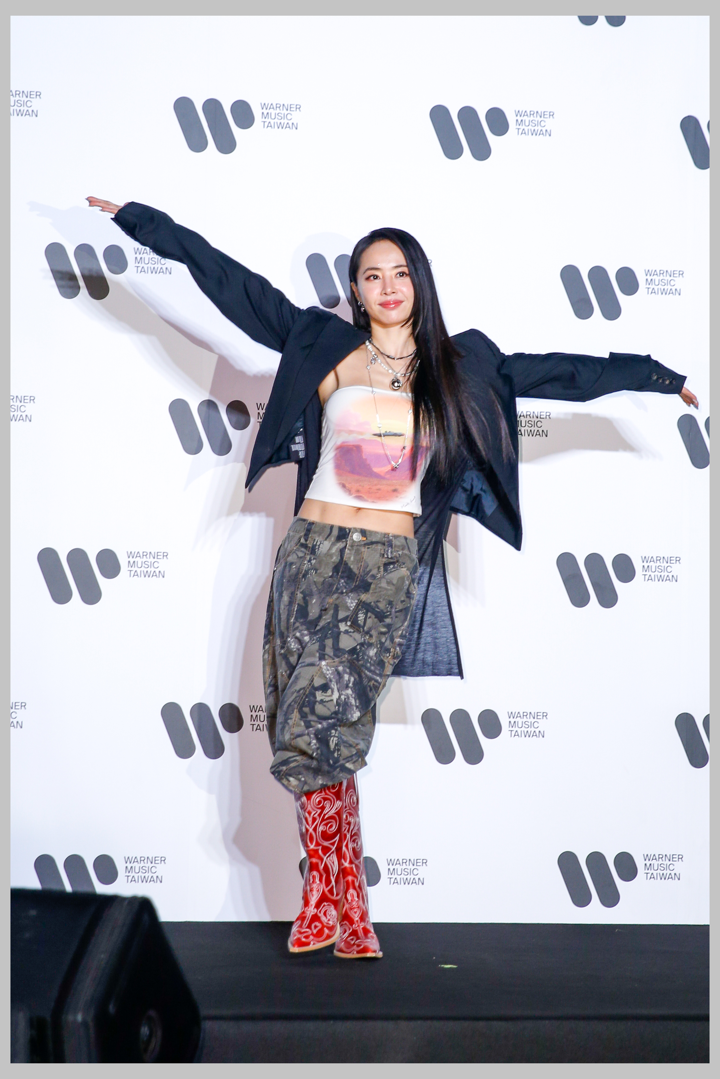 蔡依林拿下最佳華語女歌手獎、年度專輯獎及演奏類最佳錄音專輯獎三項大獎。