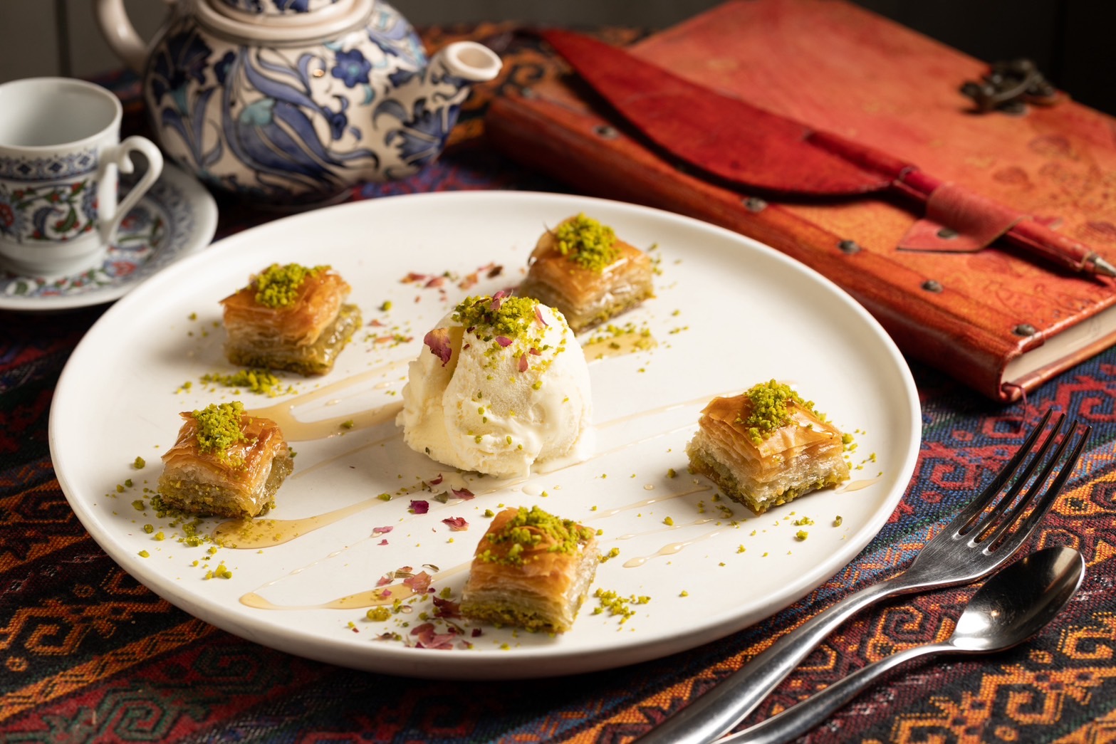 想嘗試少見的土耳其咖啡與甜點？ 台北永康街的「Saturn Landing Turkish Coffee土星咖啡」一次滿足雙重願望。