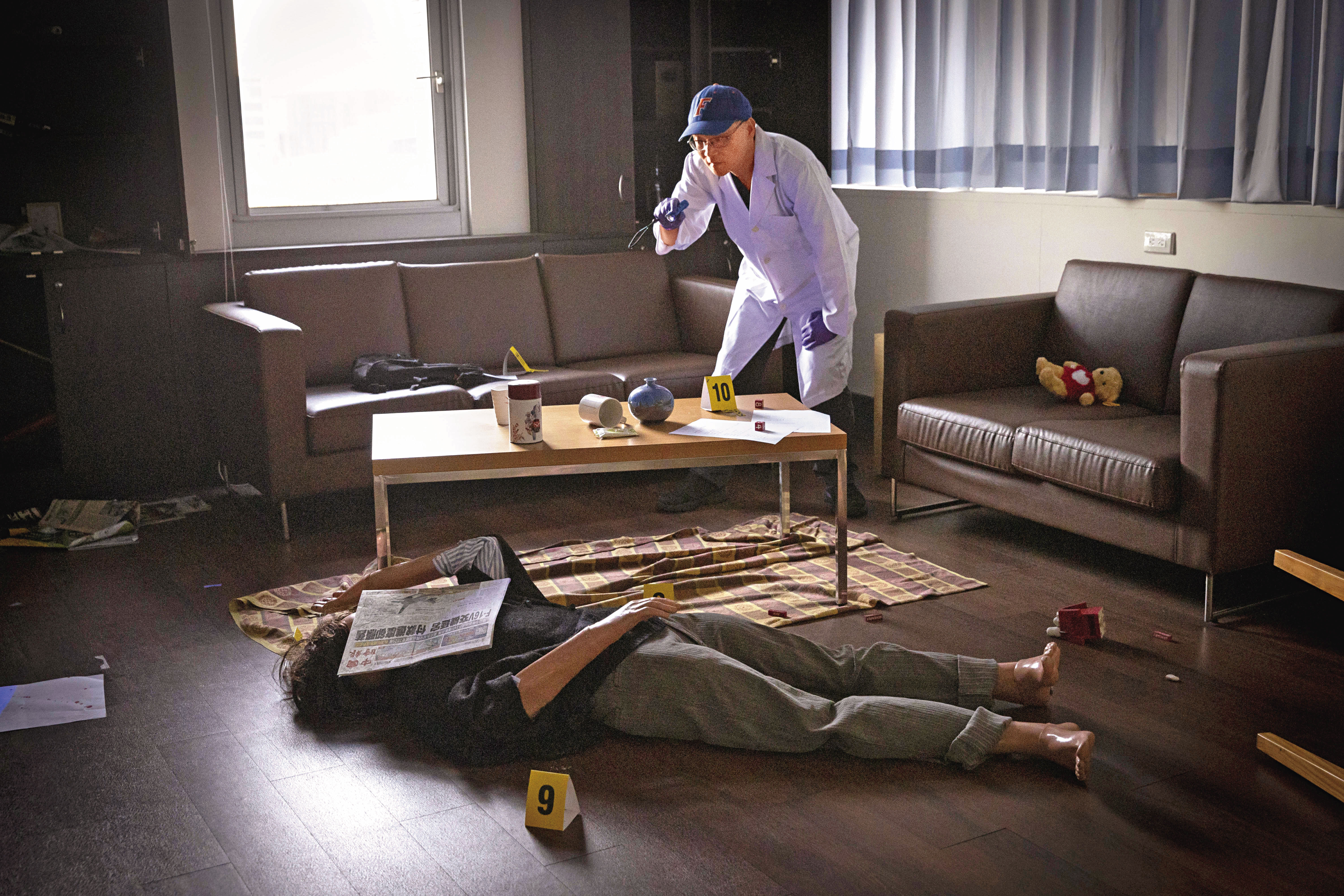 陳俊傑因當兵接觸到李昌鈺的書深受啟發，進而從醫檢背景轉向鑑識科學，成為台灣指紋鑑定的中堅力量。