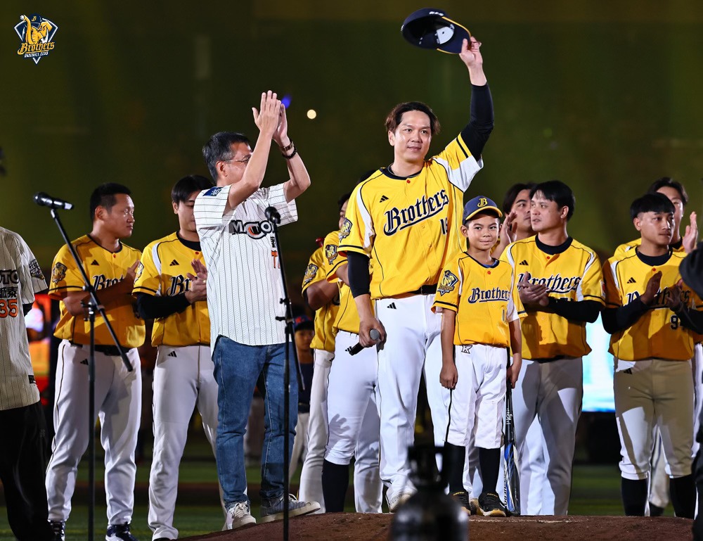 周思齊引退賽，令球迷相當感動。（翻攝兄弟Fans Club臉書）
