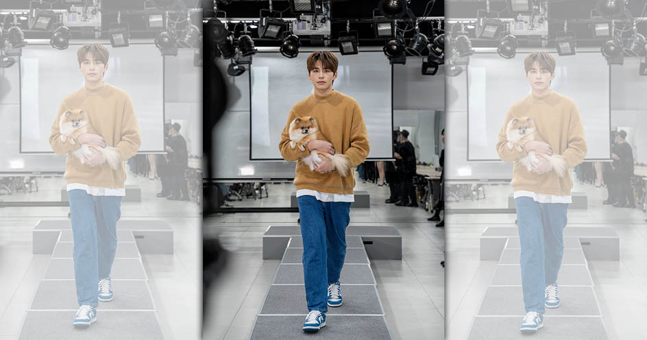 王品澔示範抱寵物走秀魅力破表。（伊林娛樂提供）