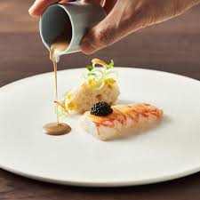 米其林評審很讚賞Mingles的招牌菜如鮑魚白菜煎和魚餃子。(翻攝網路)