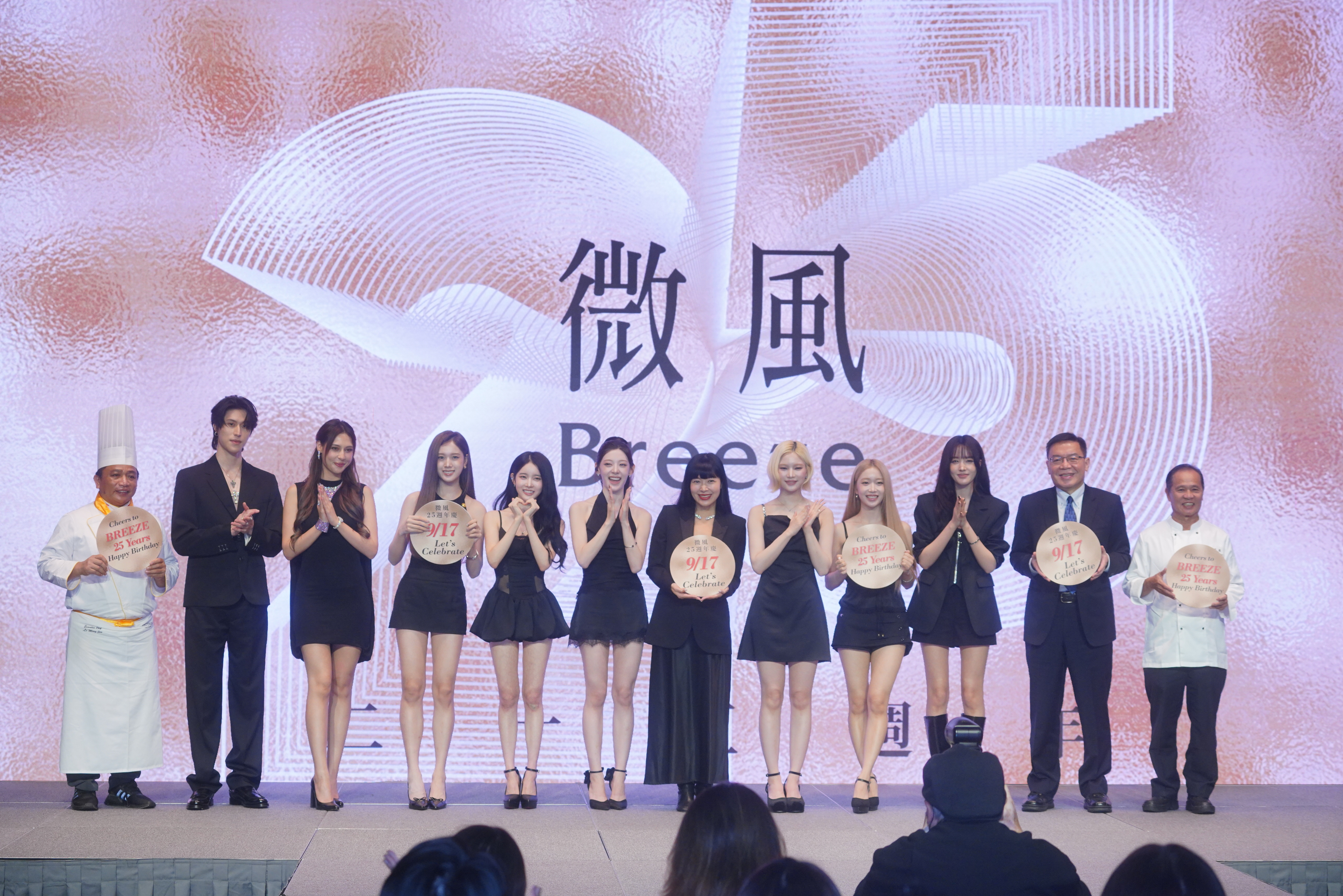 微風邀請韓國人氣女團STAYC擔任封面人物並舉辦限定見面活動，直接將廣大的K-POP粉絲經濟轉化為實體店鋪熱烈人潮。