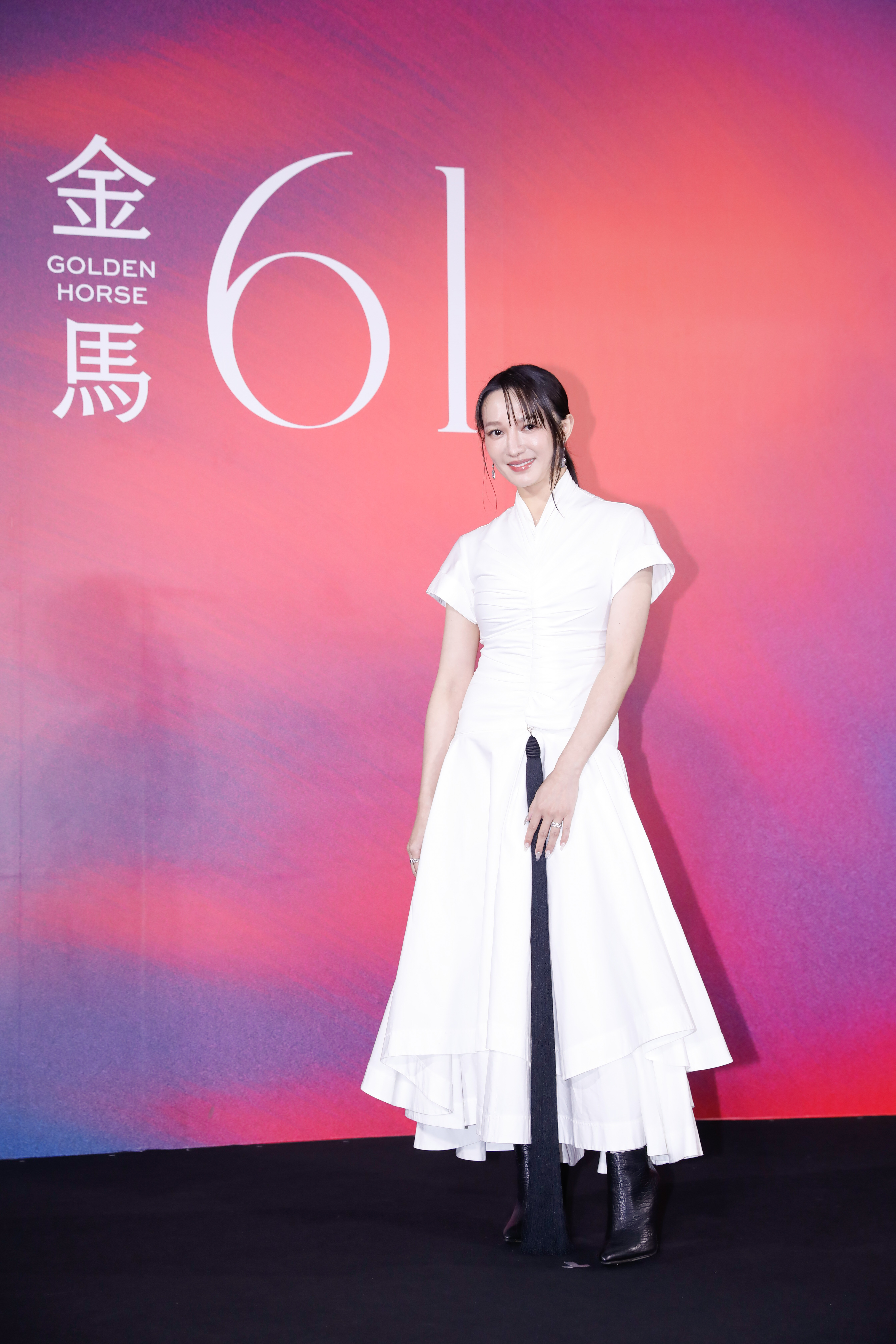 李杏漂亮現身,大談與心目中偶像一起演戲太緊張。