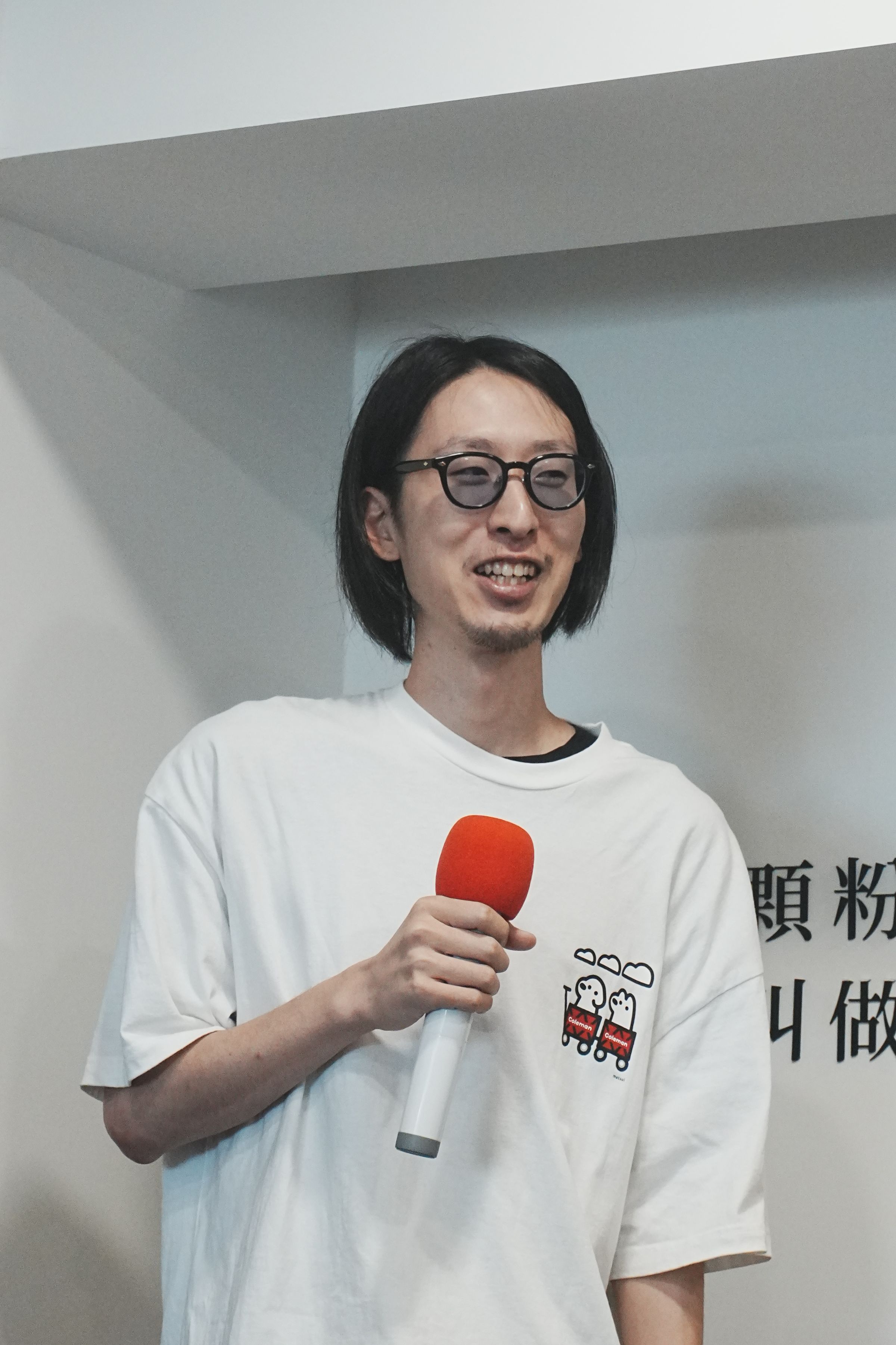 來自日本愛知縣的插畫藝術家matsui,以簡單、溫柔的線條與色彩,創作出以狗狗為靈感的療癒系插圖。