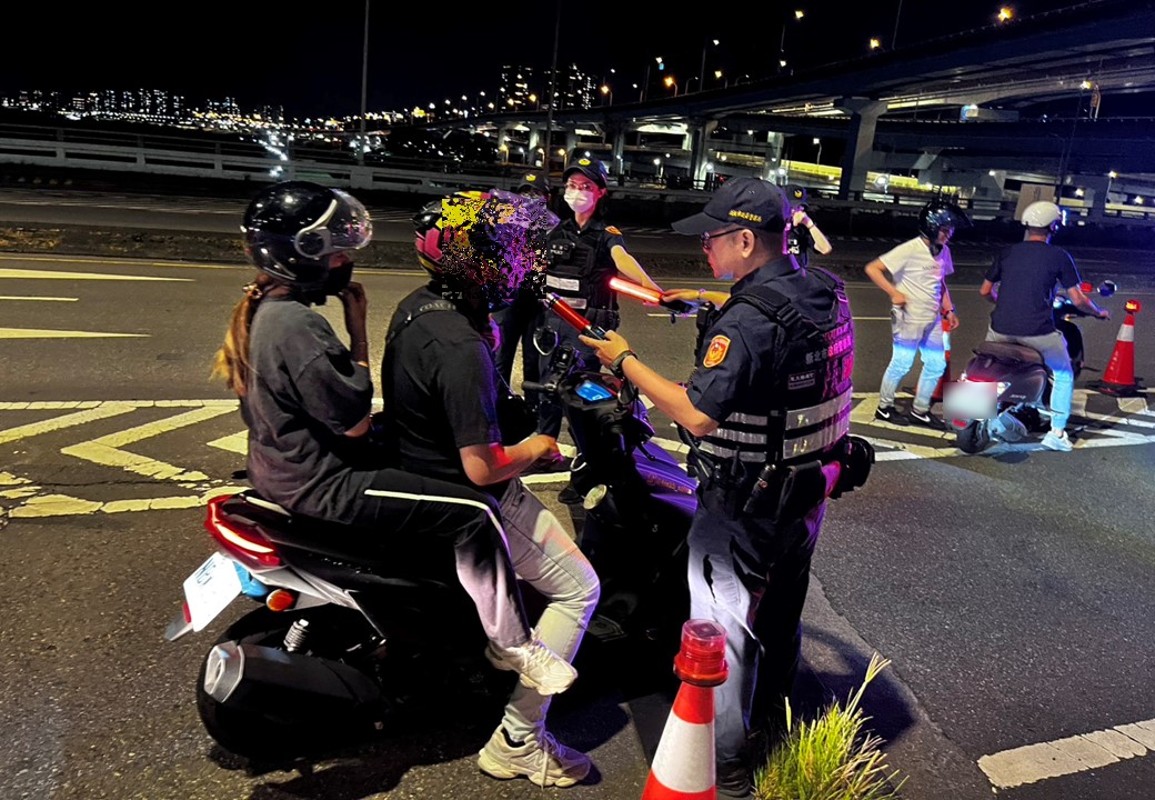 土城分局暑假辦理「青春專案及機車安全月」專案，交通事故降25%。（土城分局提供）