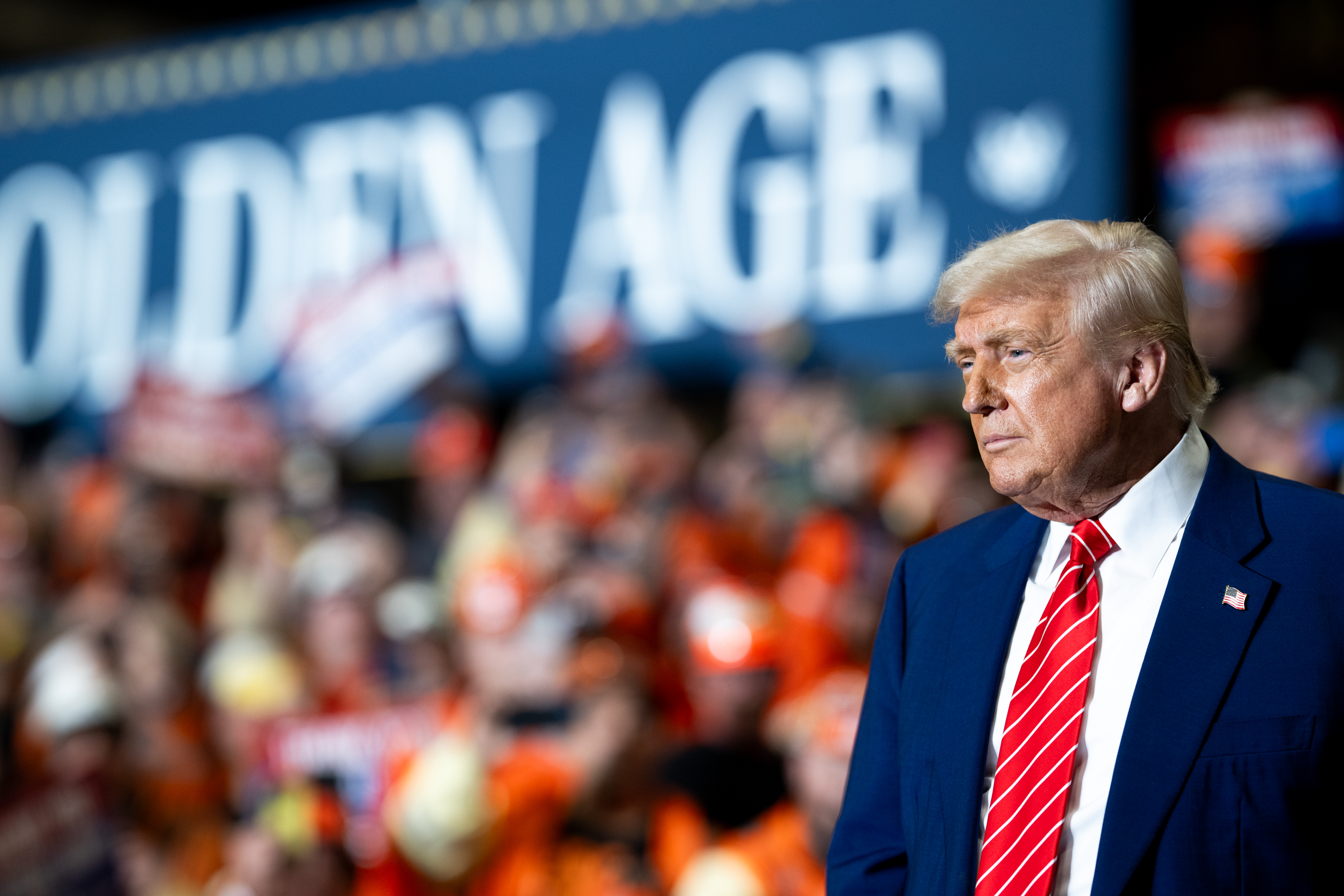 美國總統川普4日正式簽署公告，全面或部分限制來自19個國家的公民入境美國。（翻攝自flickr@The White House）